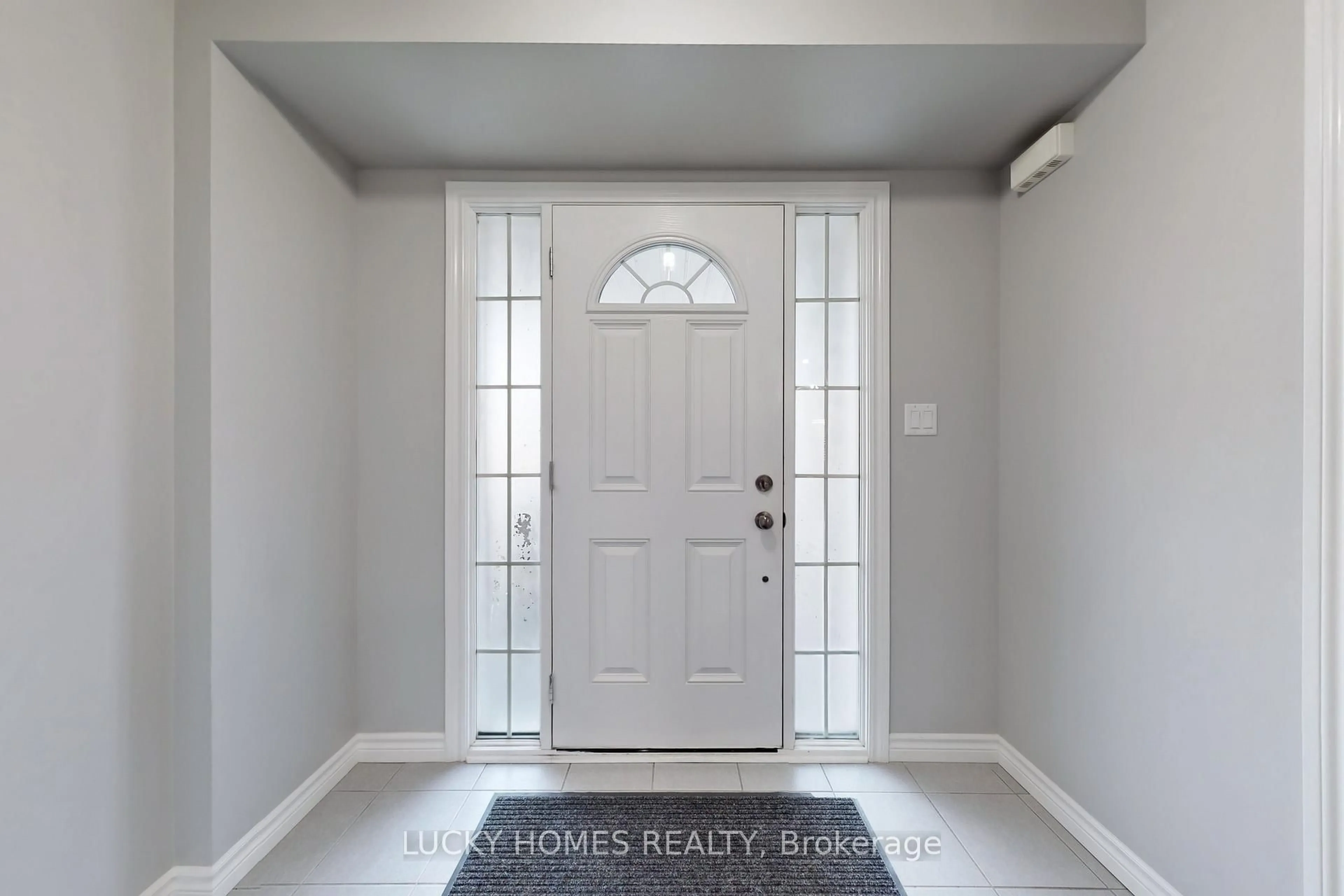 Indoor entryway for 1502 Dunedin Cres, Oshawa Ontario L1K 0T9