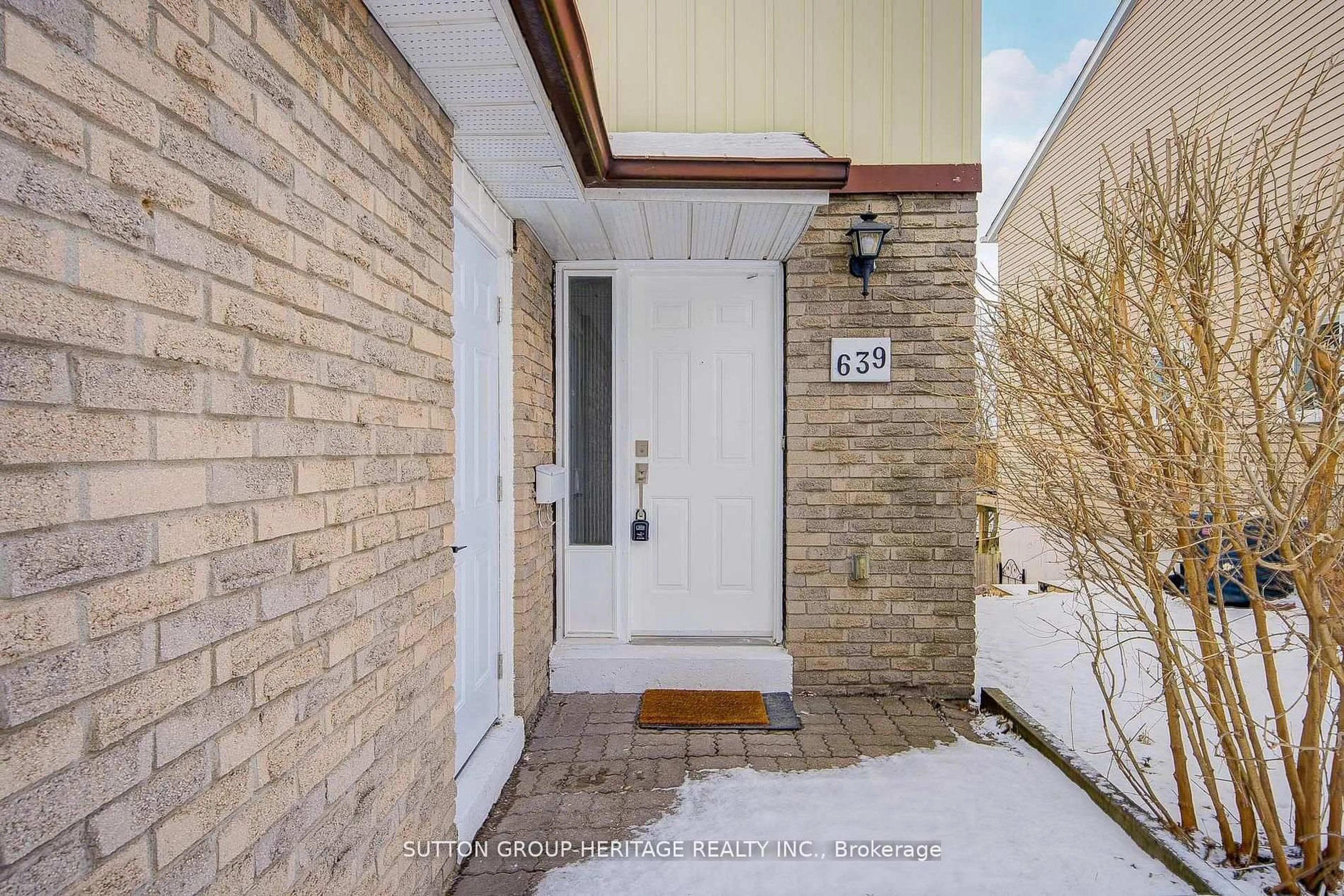 Unknown for 639 Down Cres, Oshawa Ontario L1H 7X9