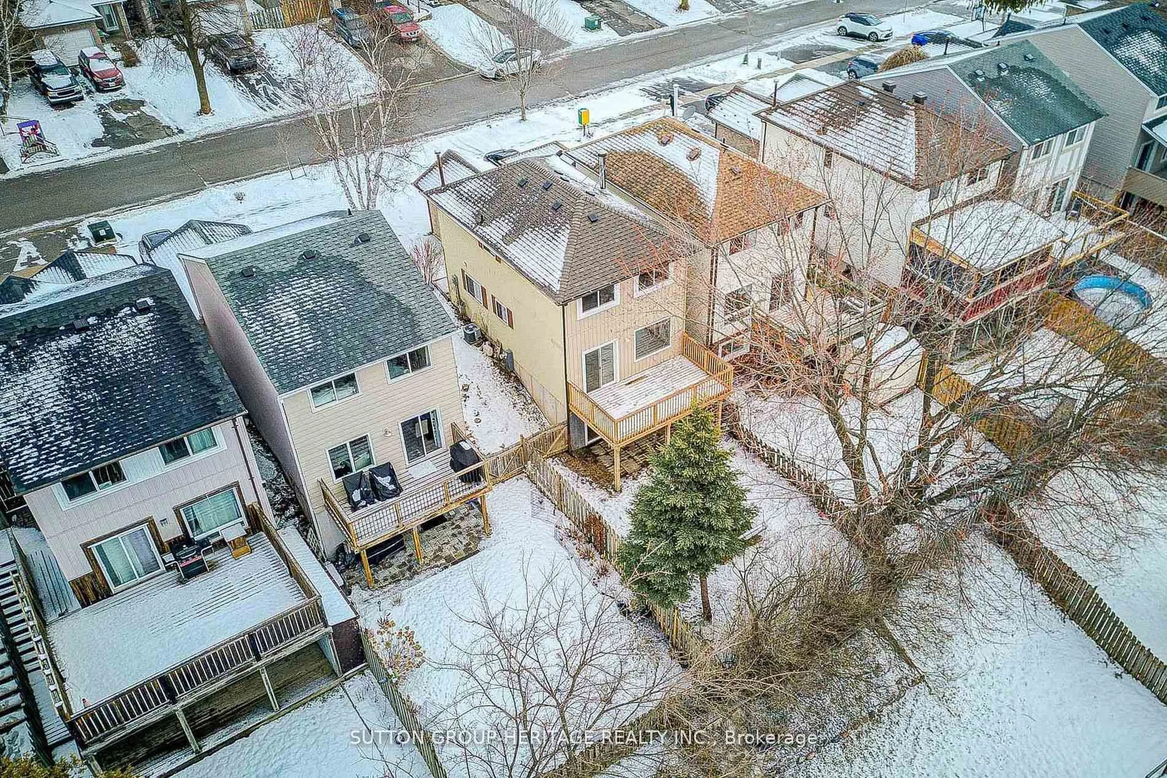 A pic from outside/outdoor area/front of a property/back of a property/a pic from drone, city buildings view from balcony for 639 Down Cres, Oshawa Ontario L1H 7X9