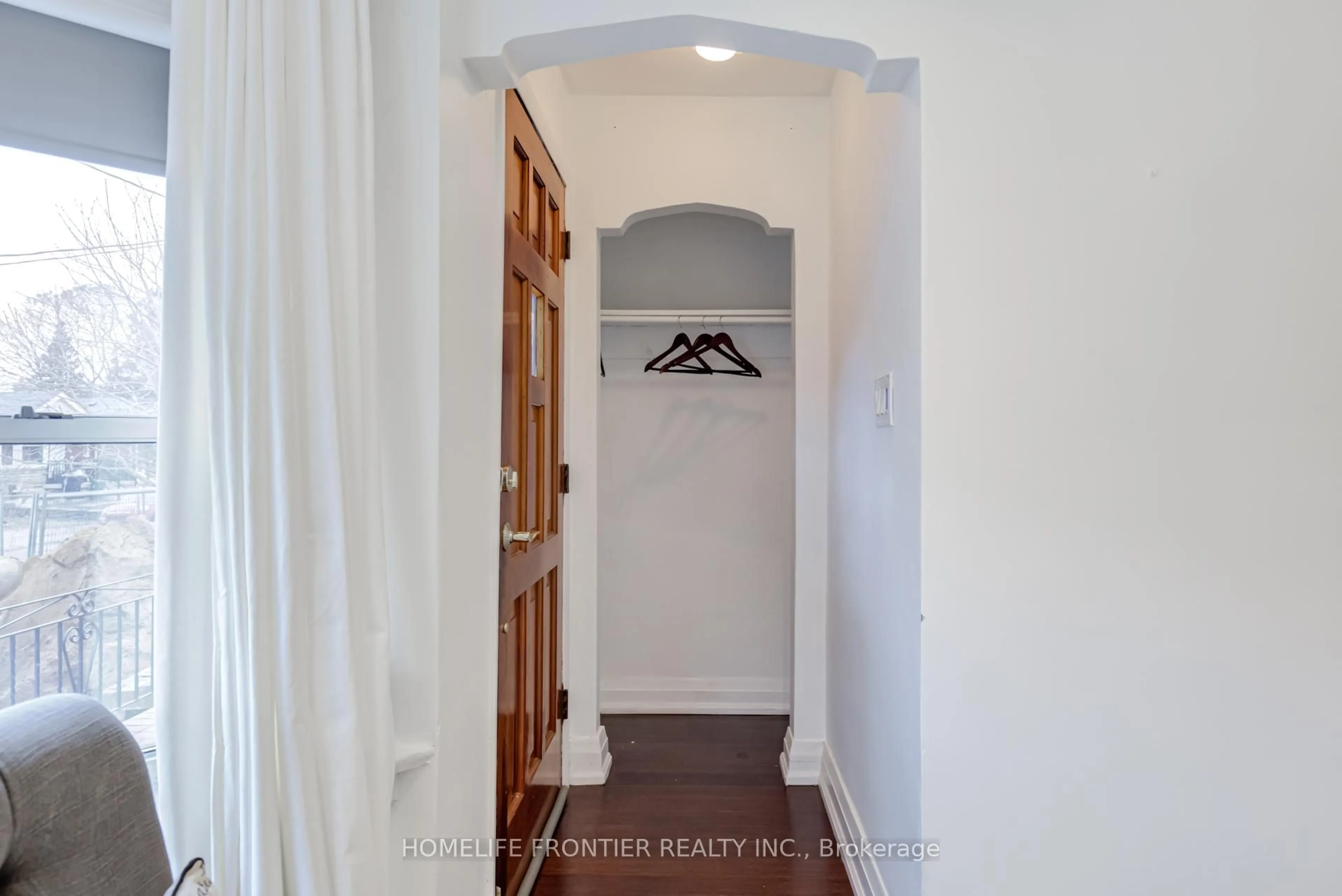 Indoor entryway for 1105 Greenwood Ave, Toronto Ontario M4J 4E5
