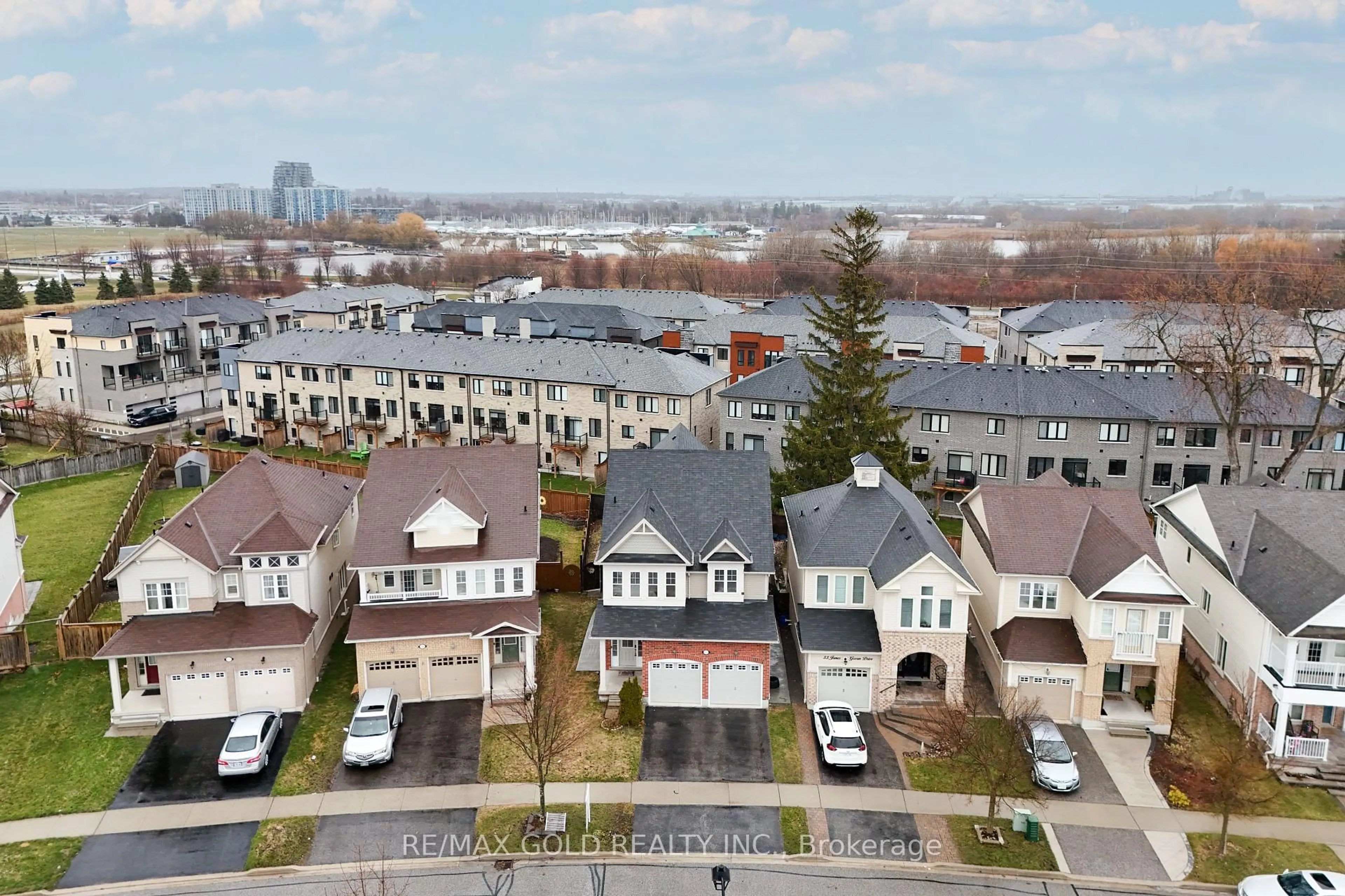 A pic from outside/outdoor area/front of a property/back of a property/a pic from drone, city buildings view from balcony for 57 James Govan Dr, Whitby Ontario L1N 0J9