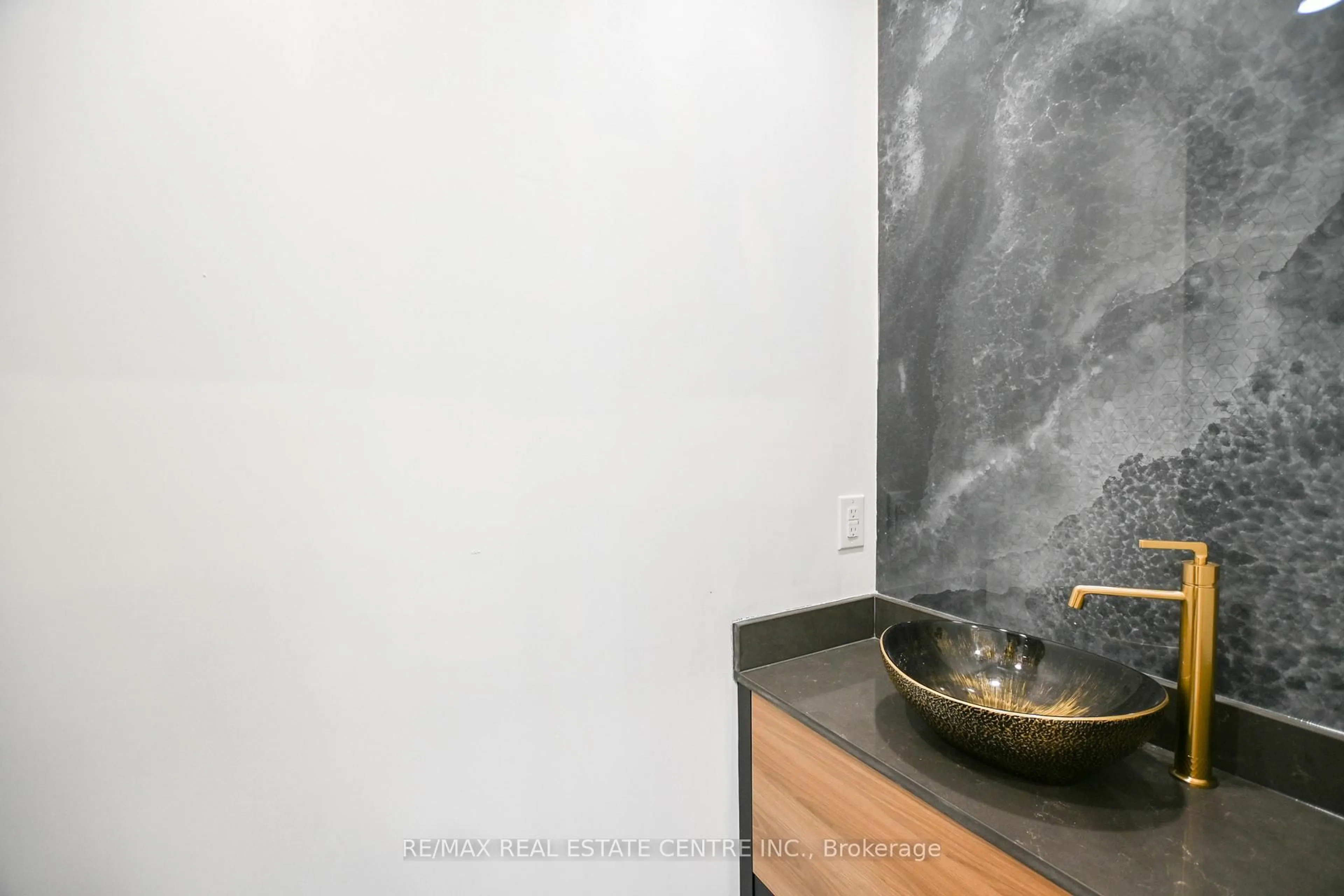 Laundry room for 57 Jones Ave, Toronto Ontario M4M 2Z7