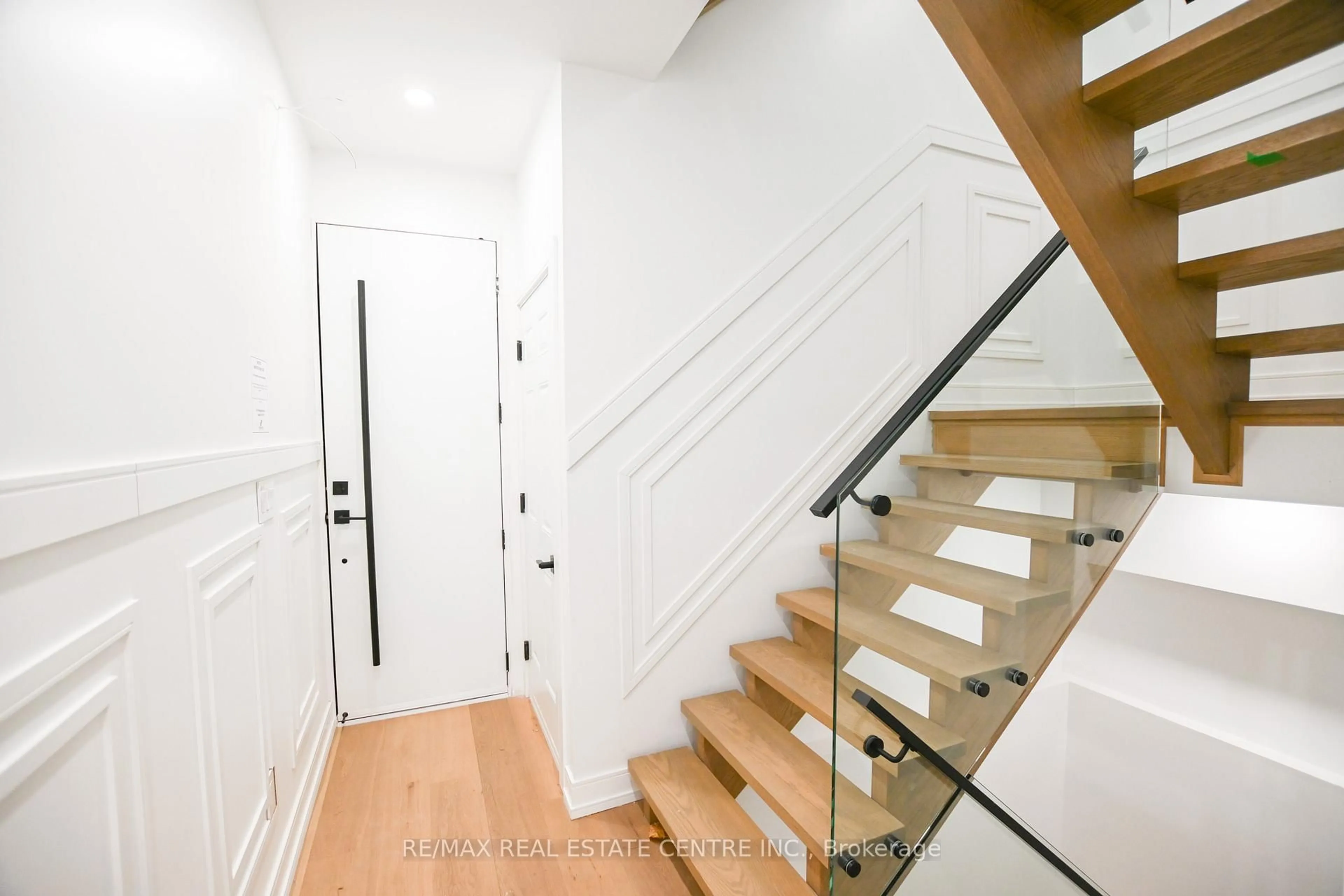 Stairs for 59 Jones Ave, Toronto Ontario M4M 2Z7
