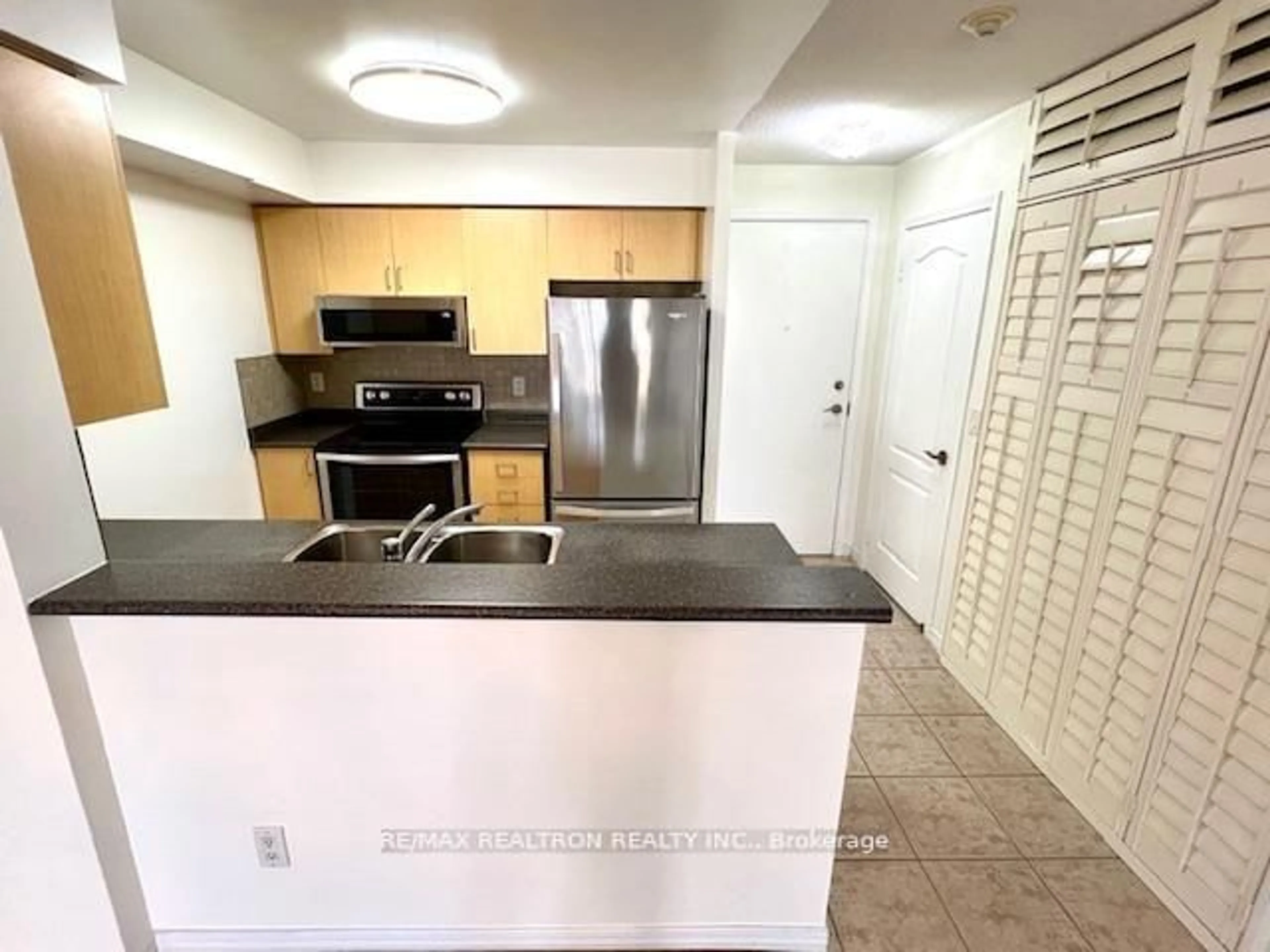 Standard kitchen, unknown for 3650 Kingston Rd #726, Toronto Ontario M1M 3X9