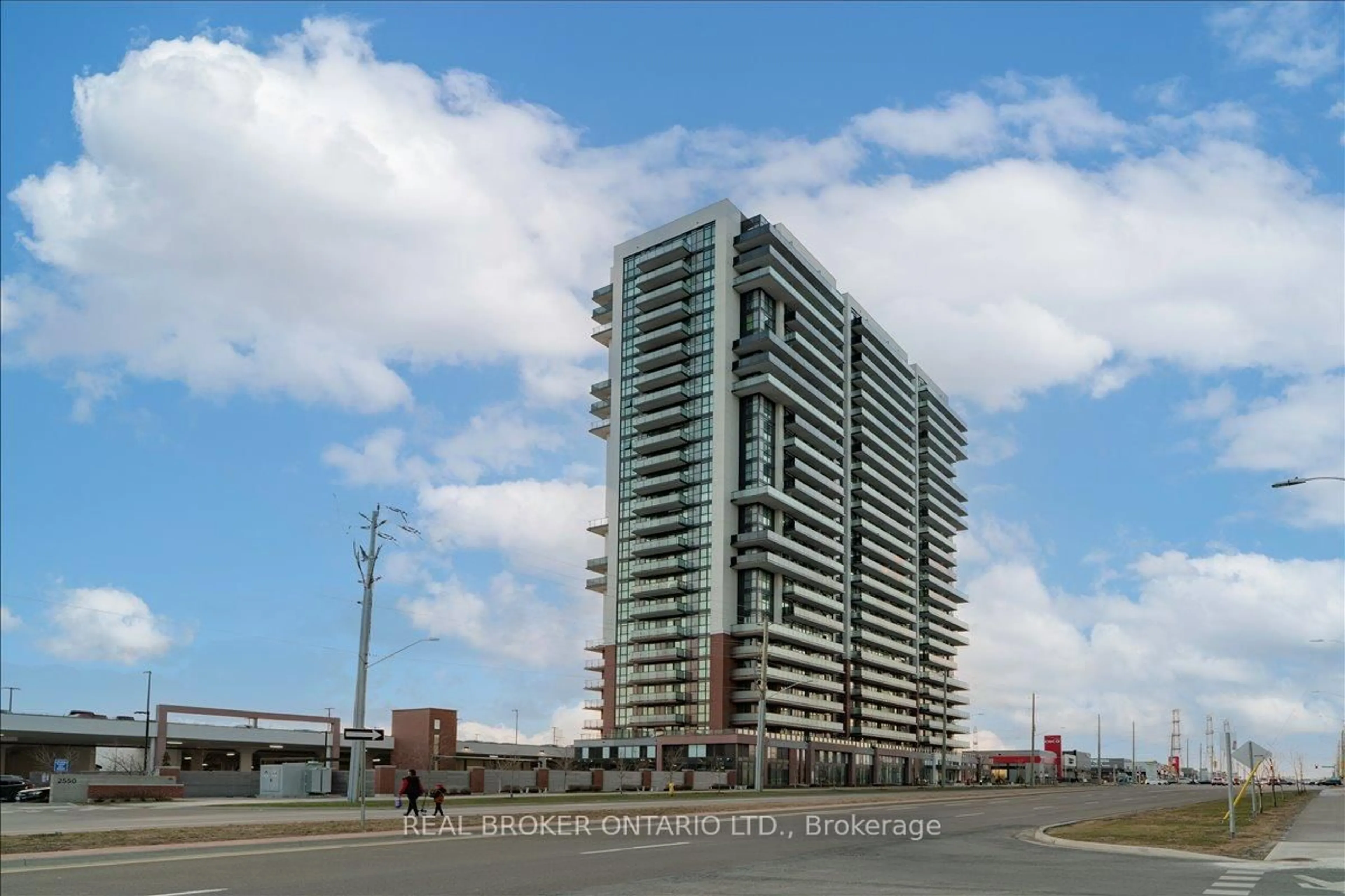 Indoor foyer for 2550 Simcoe St #715, Oshawa Ontario L1L 0R5