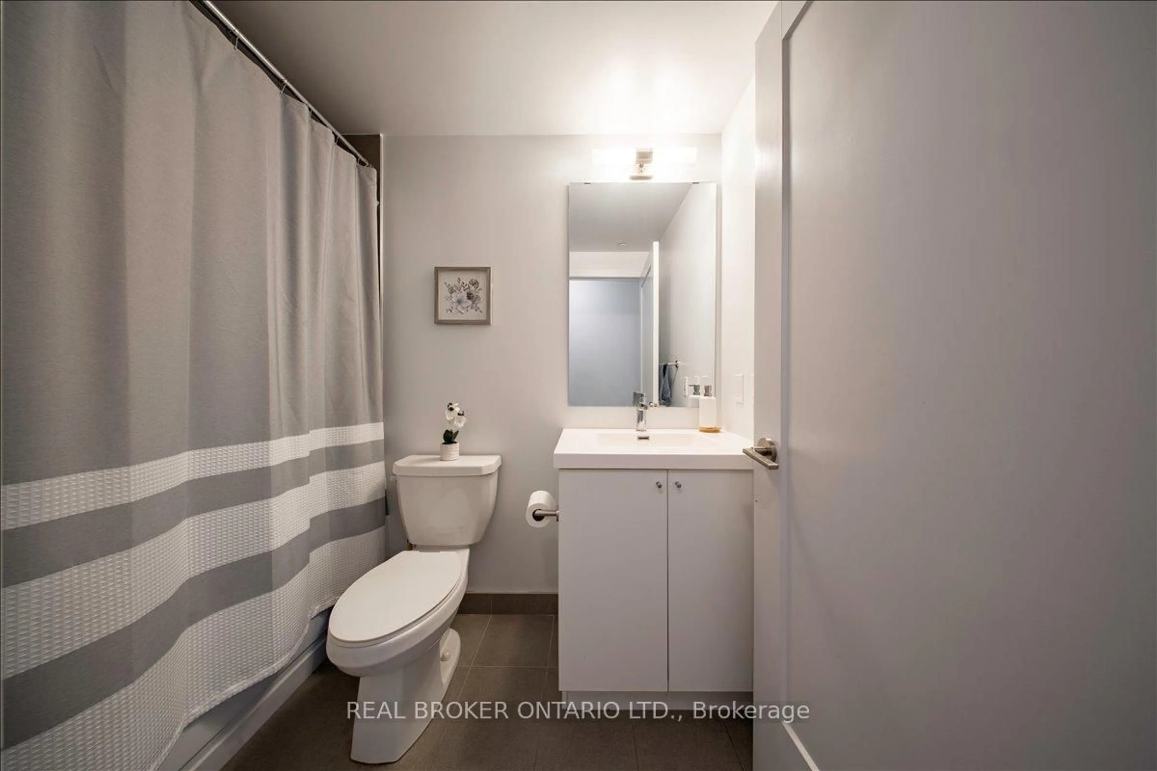 Standard bathroom, unknown for 2550 Simcoe St #715, Oshawa Ontario L1L 0R5