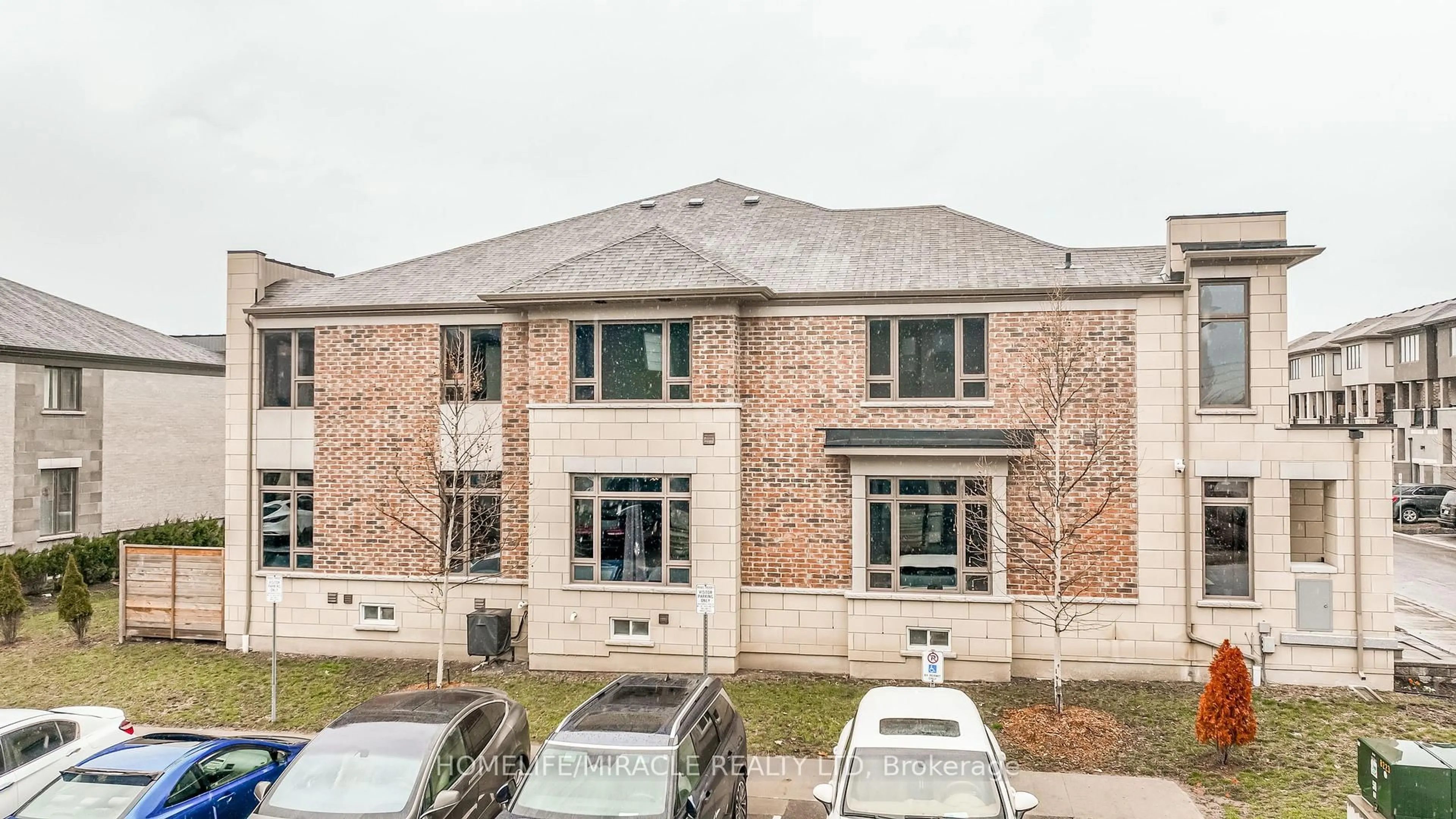 A pic from outside/outdoor area/front of a property/back of a property/a pic from drone, building for 58 Donald Fleming Way #136, Whitby Ontario L1R 0N8