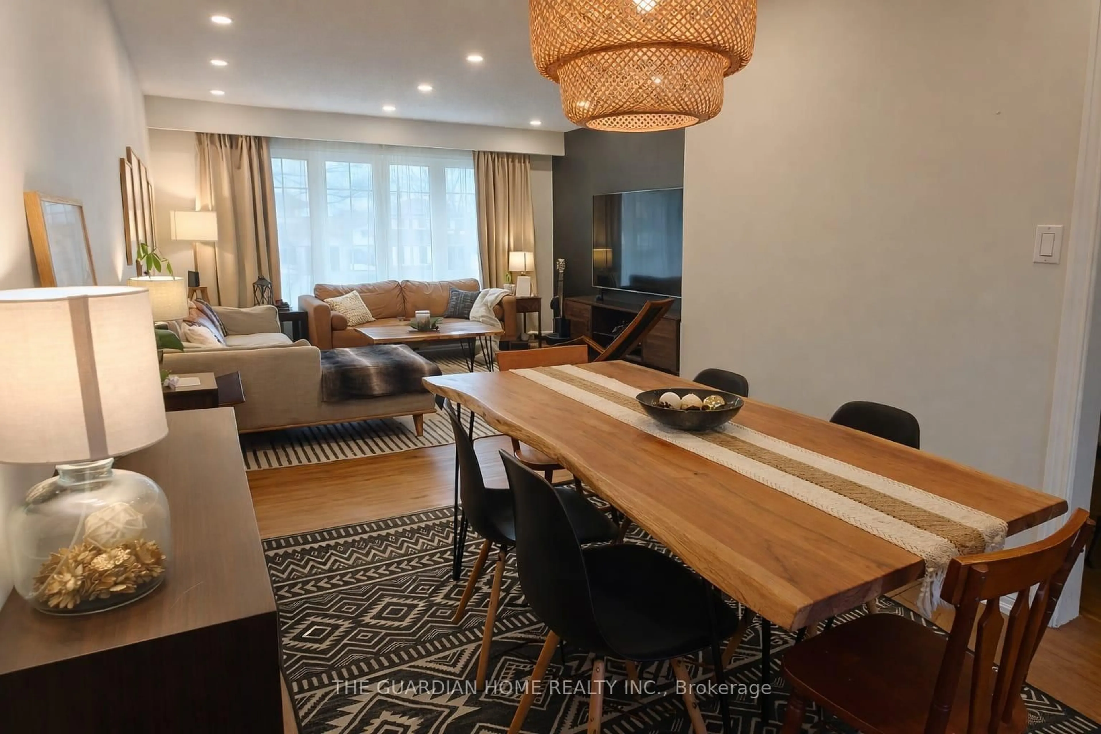 Dining room, wood/laminate floor for 1018 Pinetree Crt, Oshawa Ontario L1K 1P4