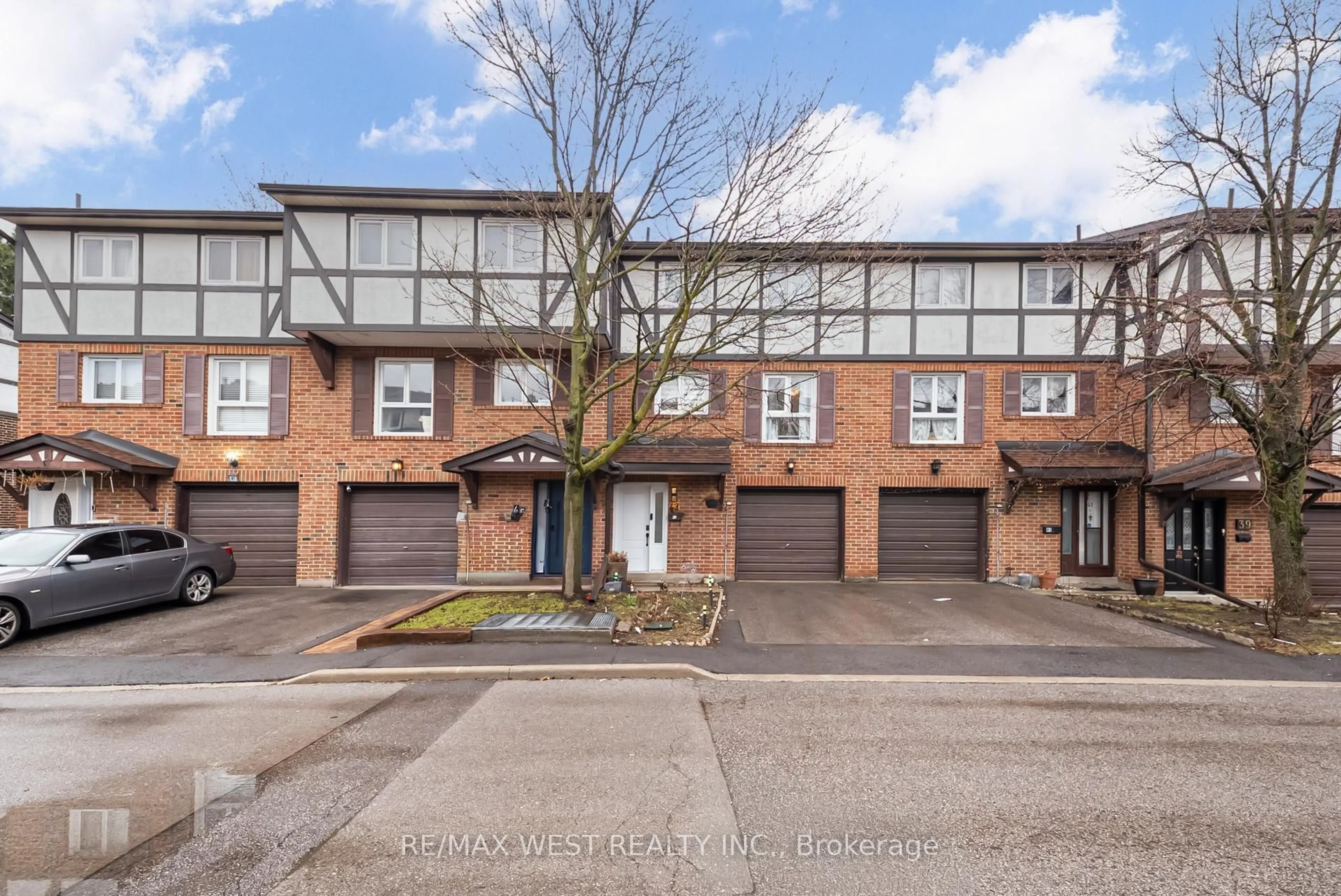 A pic from outside/outdoor area/front of a property/back of a property/a pic from drone, street for 331 Trudelle St #43, Toronto Ontario M1J 3J9