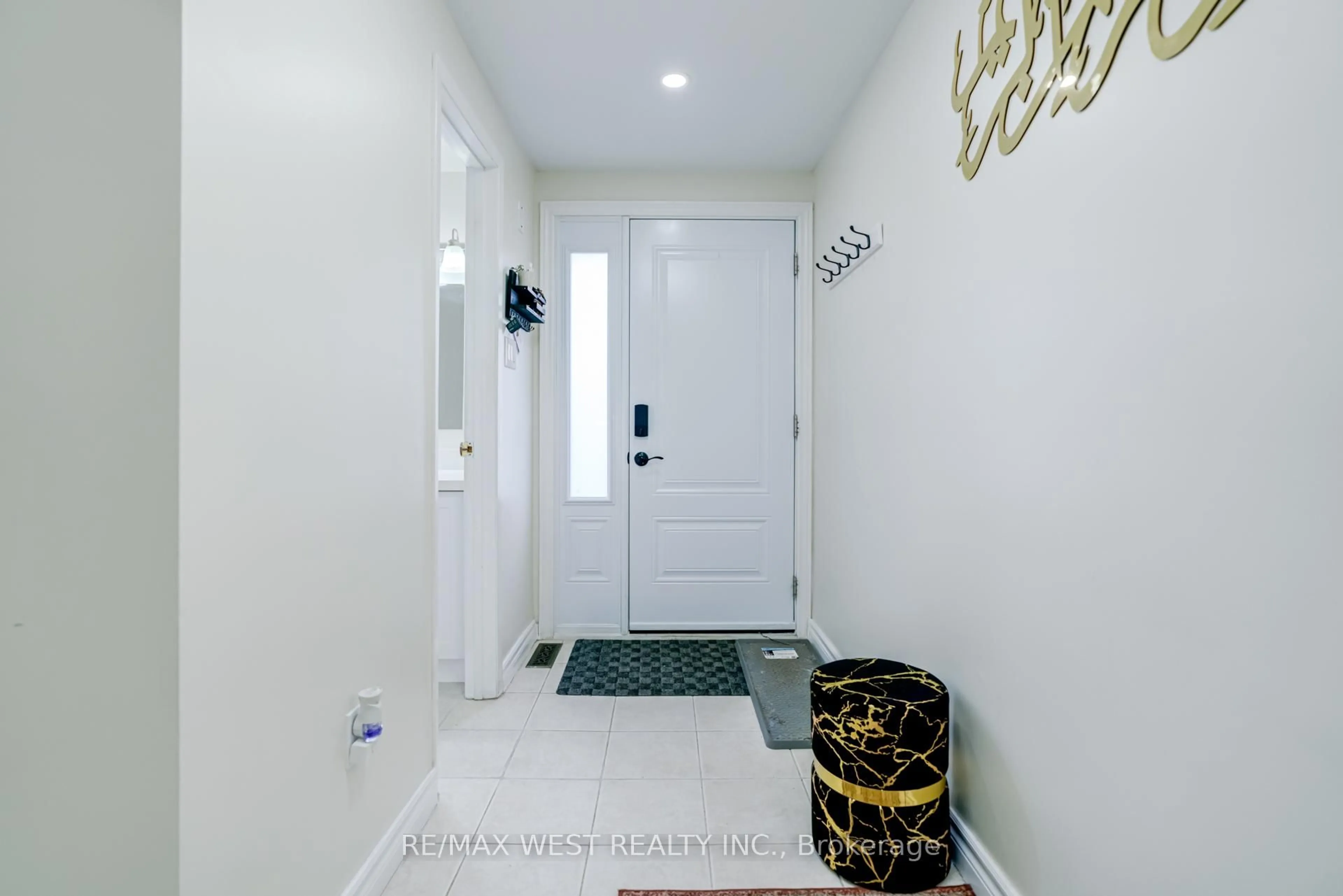 Indoor entryway for 331 Trudelle St #43, Toronto Ontario M1J 3J9
