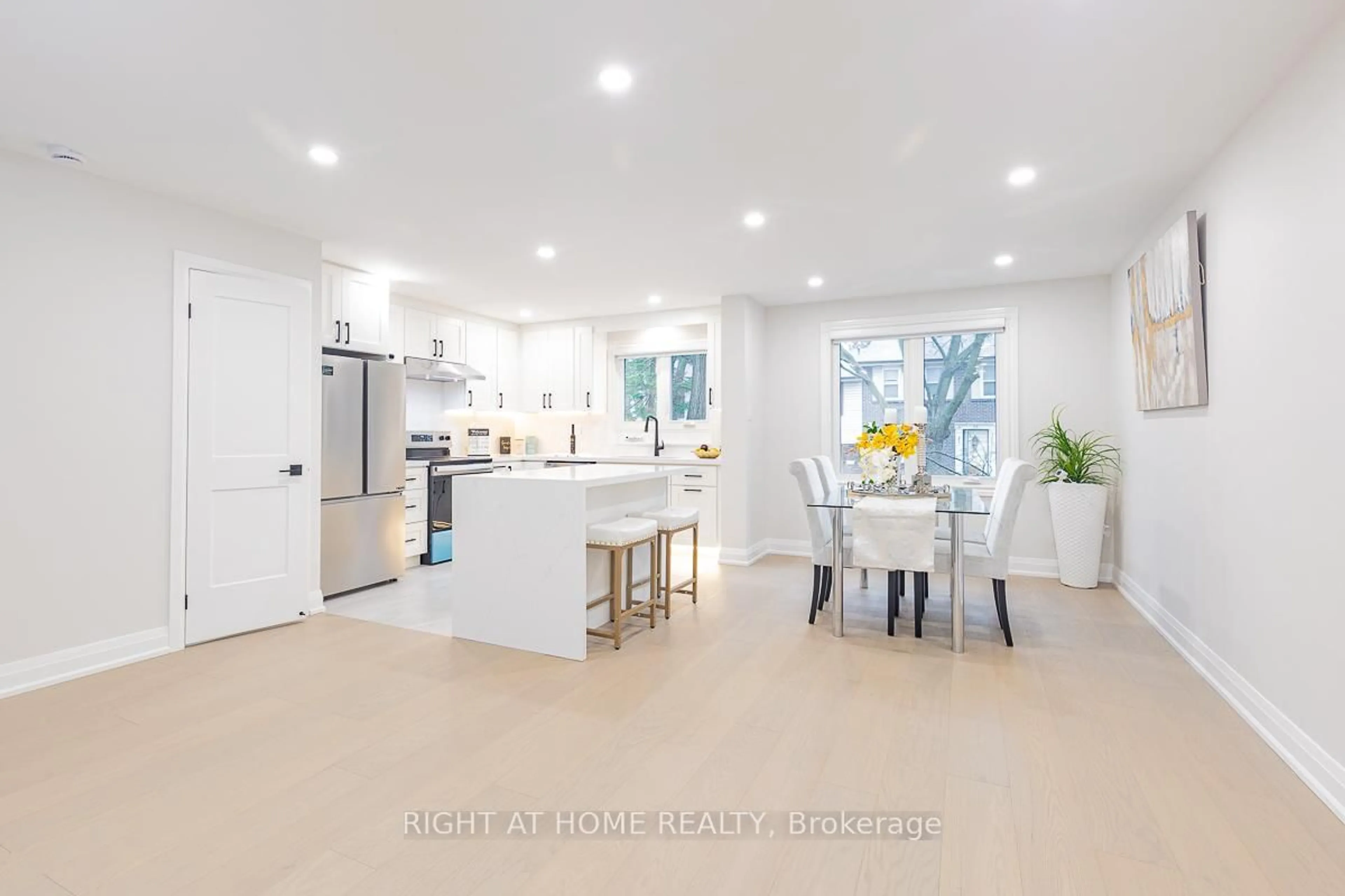 Open concept kitchen, ceramic/tile floor for 160 Palmdale Dr #176, Toronto Ontario M1T 3M7