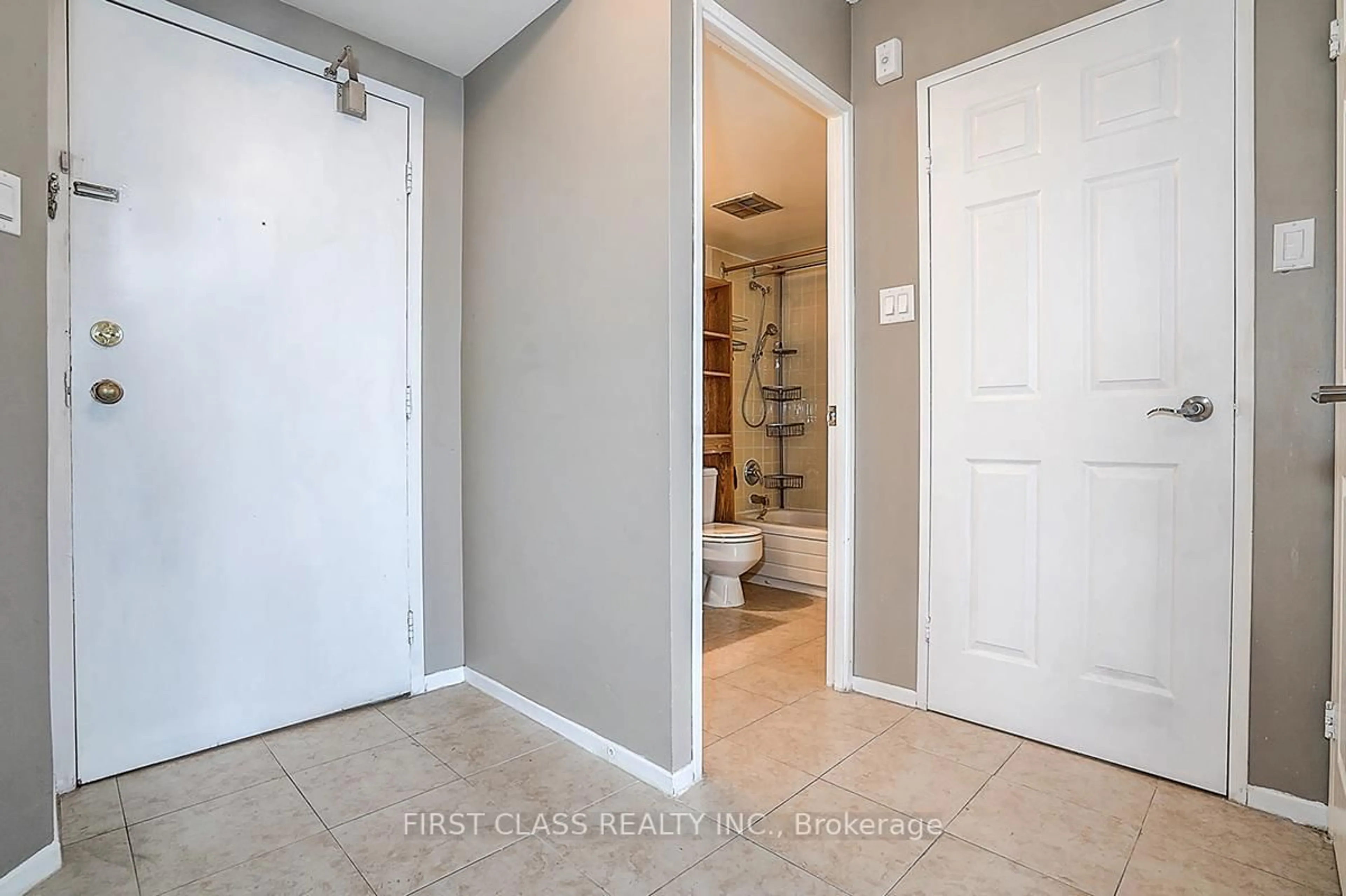 Indoor entryway for 5580 Sheppard Ave #1003, Toronto Ontario M1B 2L3