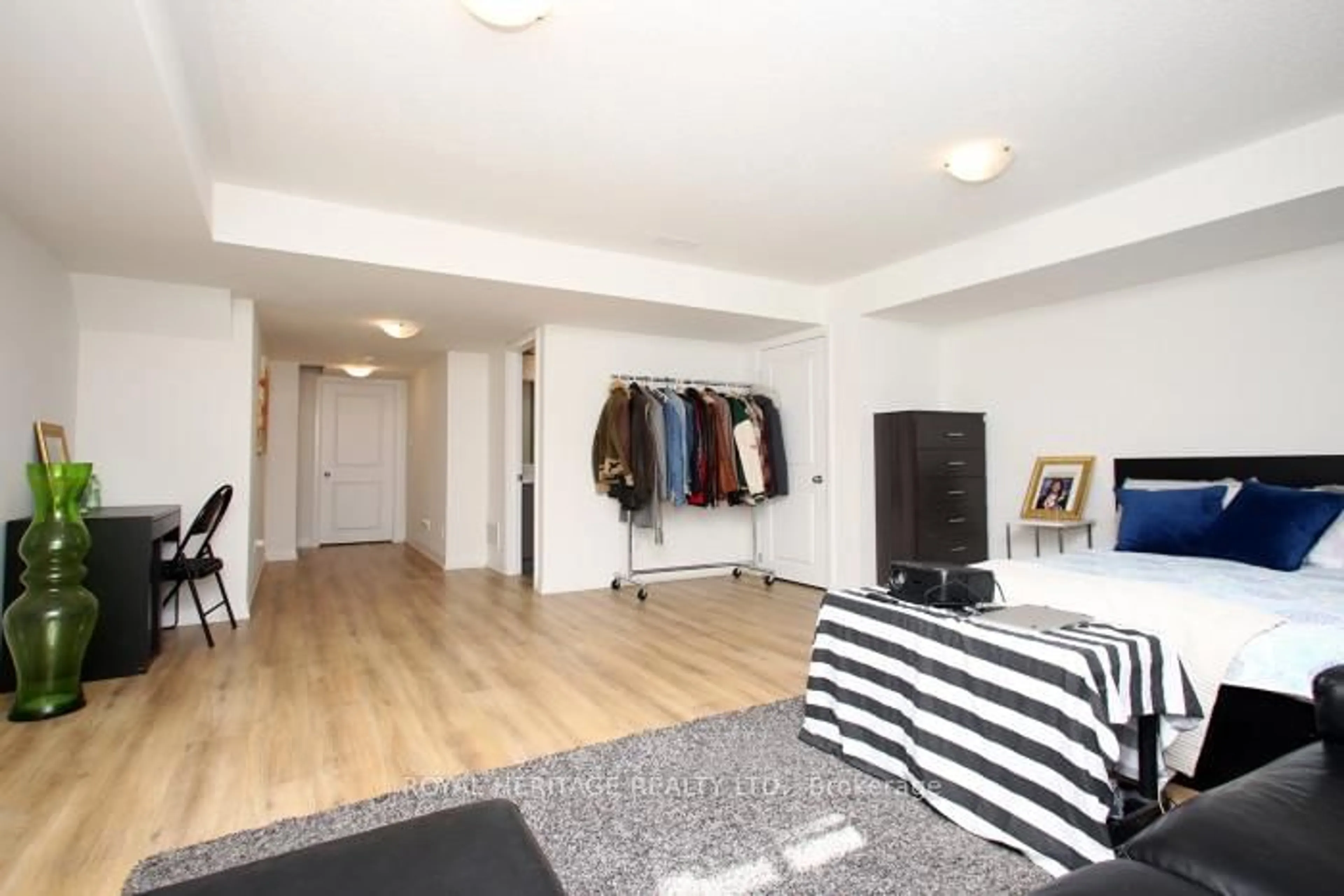 A pic of a room for 5 Klein Way, Whitby Ontario L1R 0S6