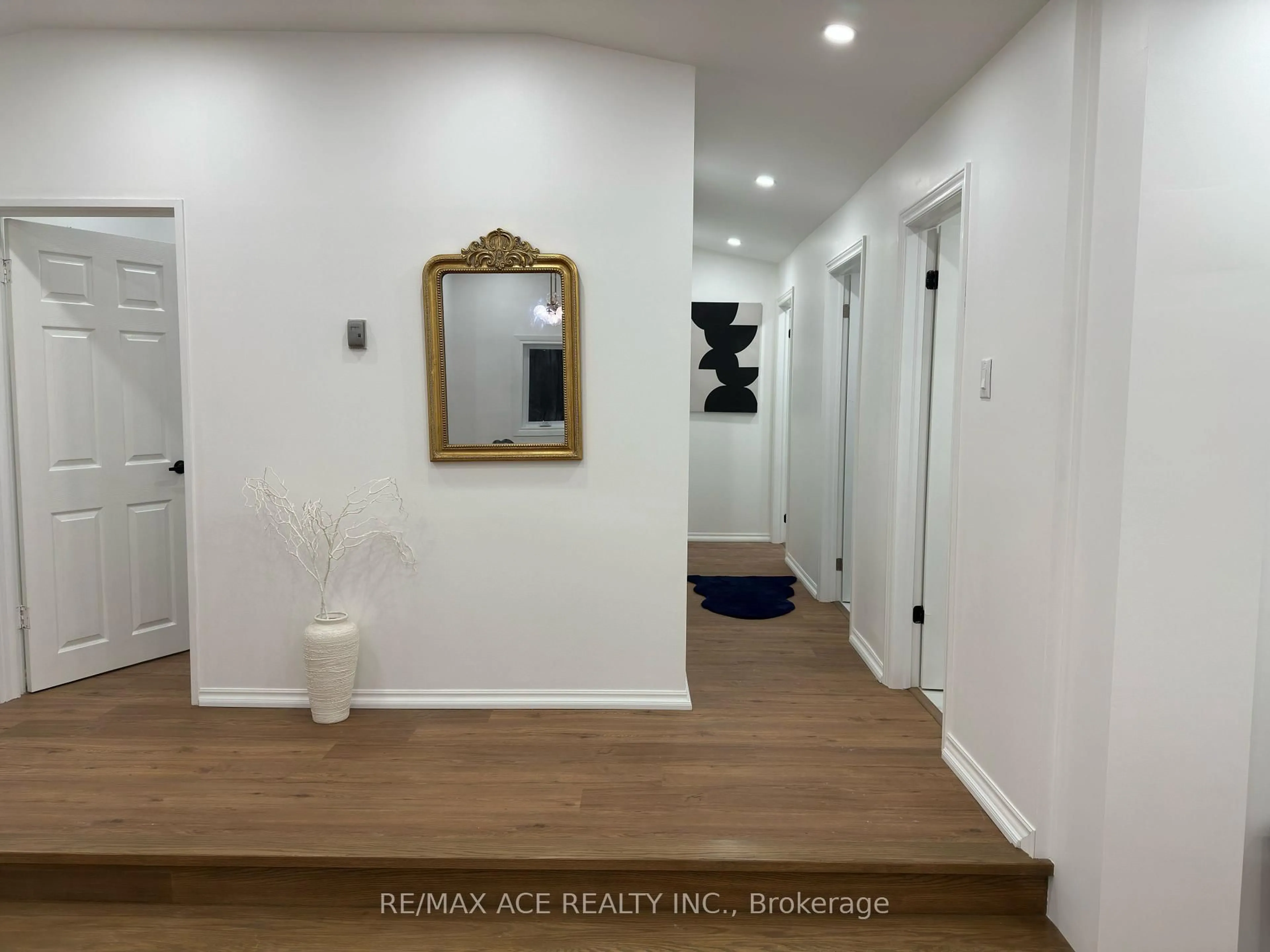 Indoor entryway for 47 Munson Cres, Toronto Ontario M1P 3M8