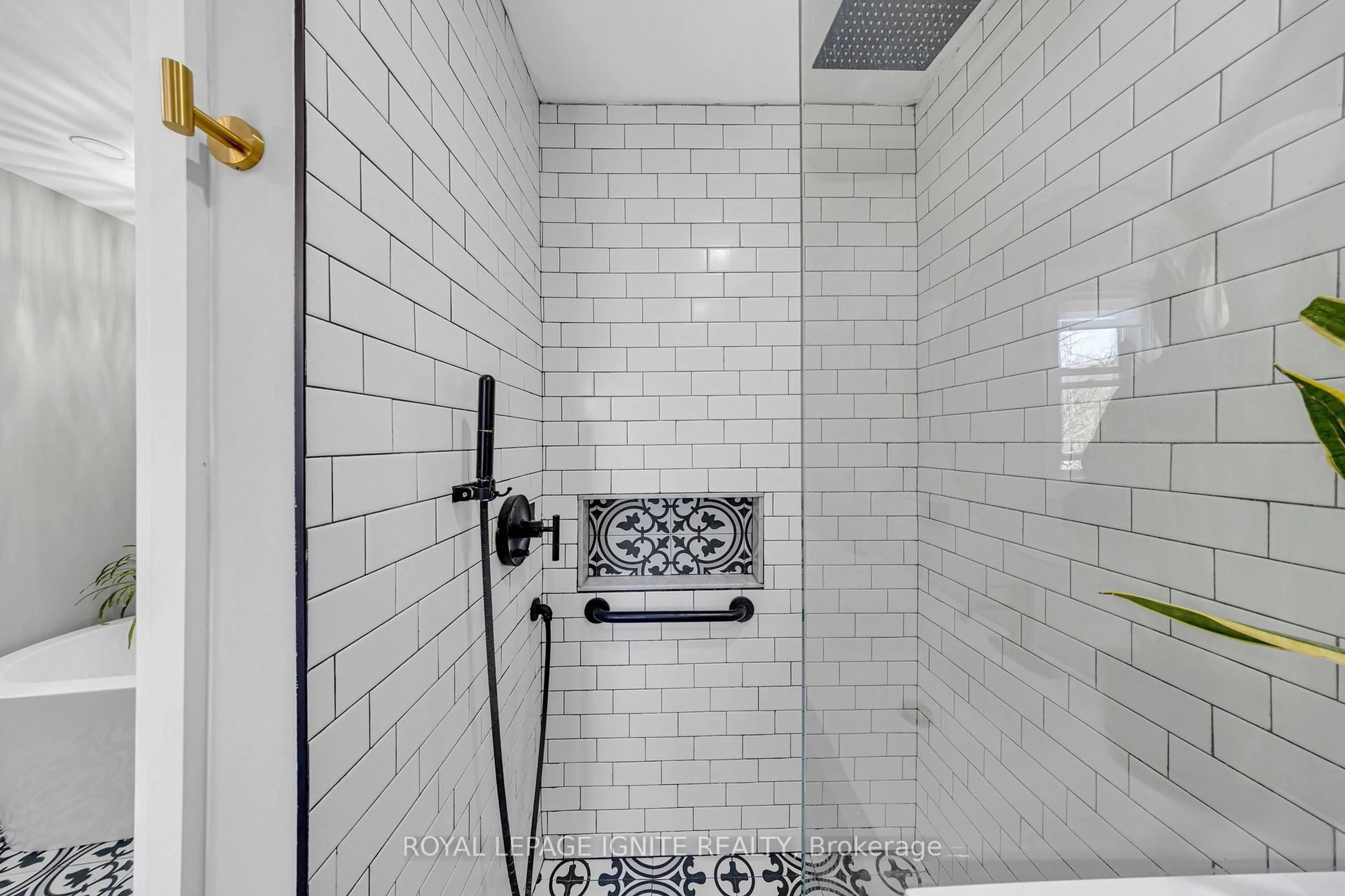 Contemporary bathroom, ceramic/tile floor for 101 Gibbons St, Oshawa Ontario L1J 4Y1