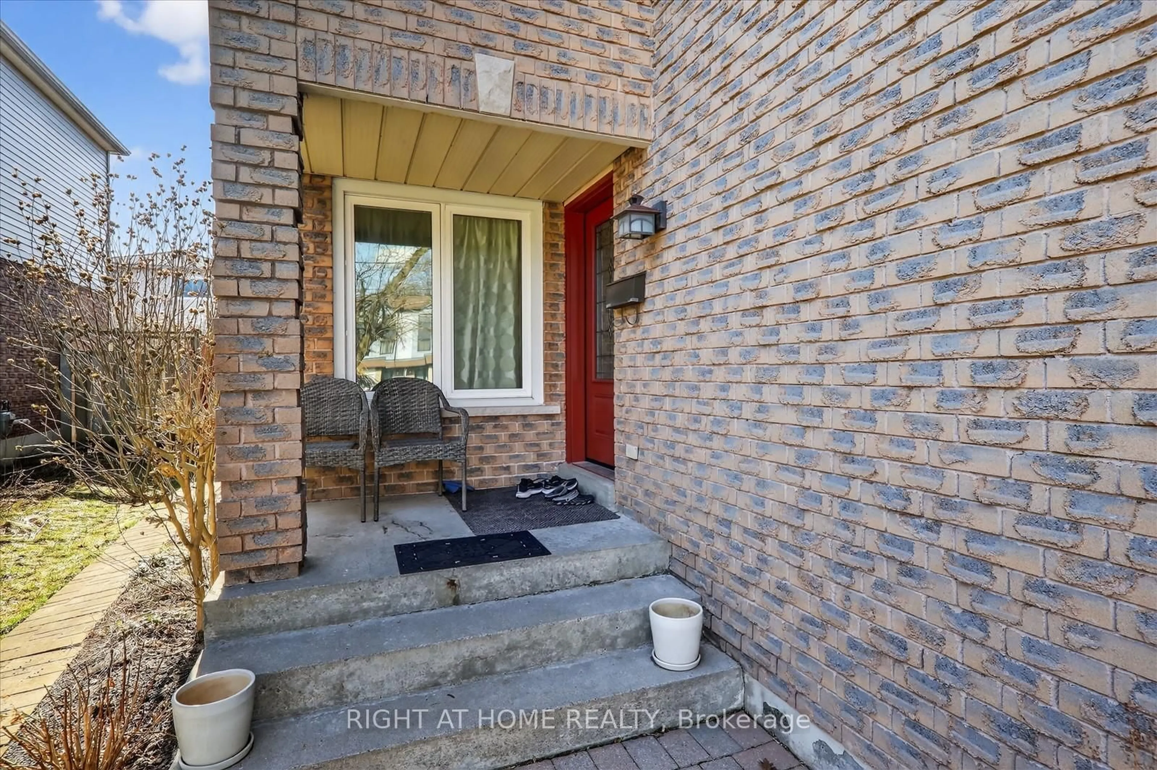 Indoor entryway for 226 Manse Rd, Toronto Ontario M1E 3V4