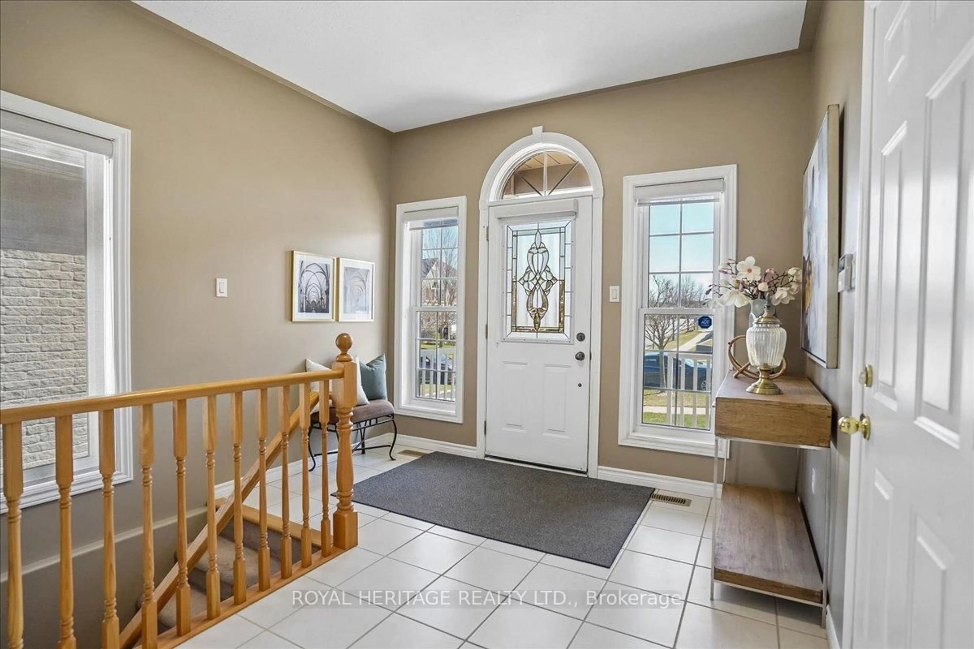 Indoor entryway for 38 Bingham Gate, Clarington Ontario L1E 3K3