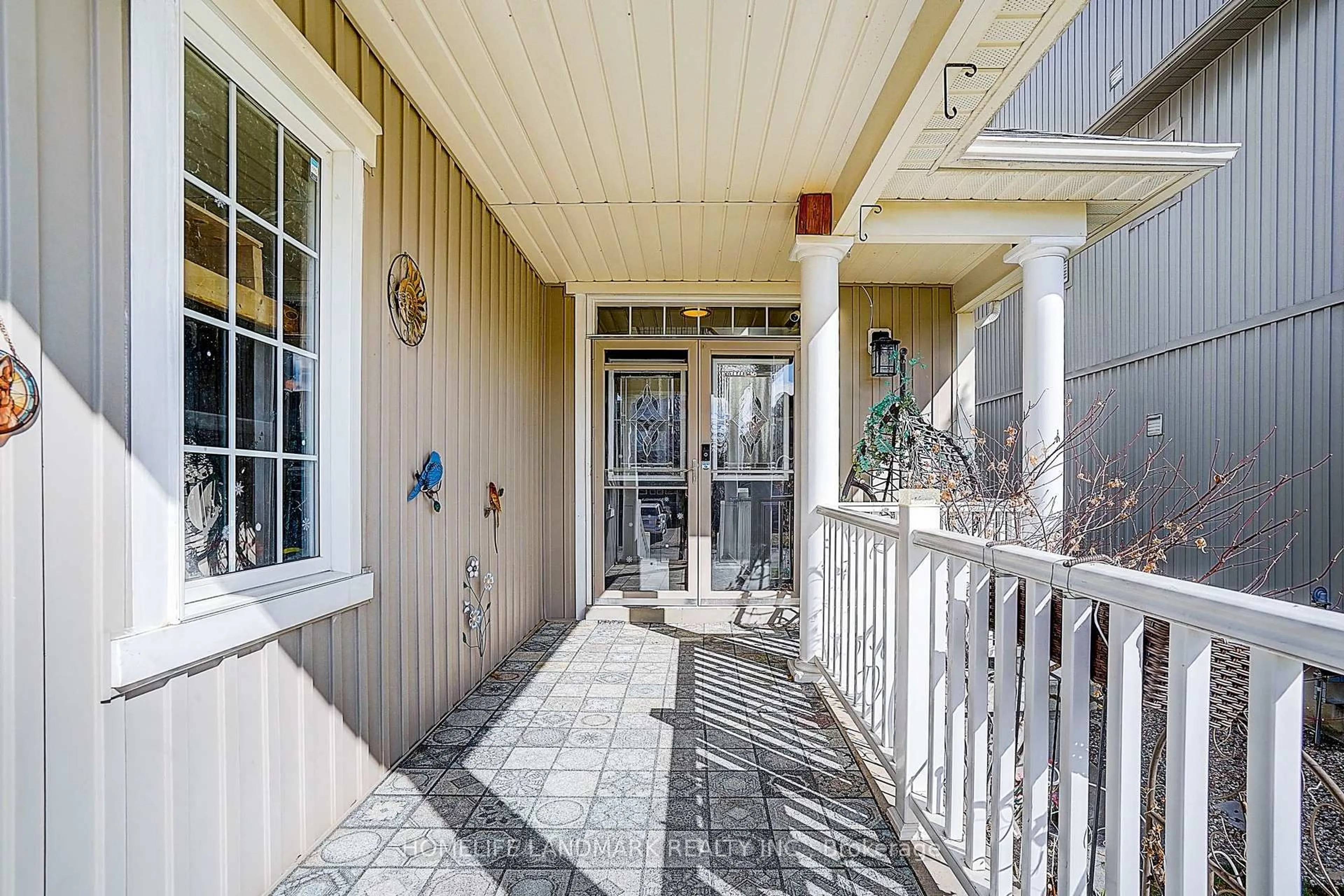 Indoor entryway for 81 Helston Cres, Whitby Ontario L1M 2K4