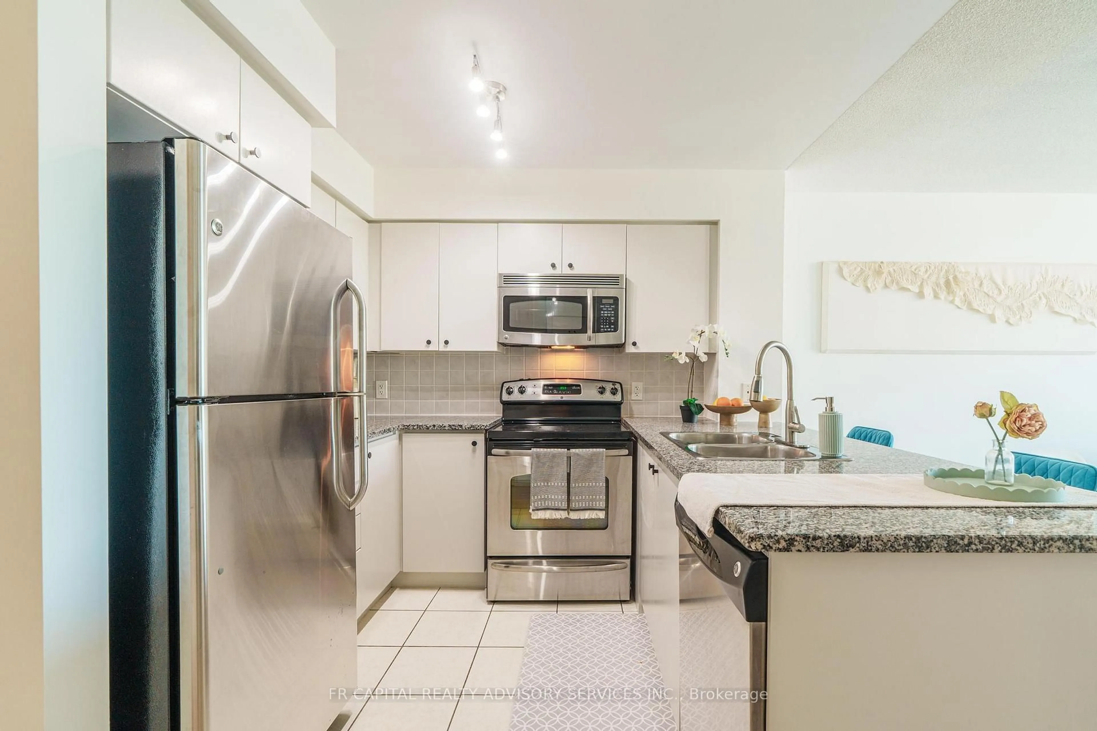 Standard kitchen, ceramic/tile floor for 68 Grangeway Ave #1102, Toronto Ontario M1H 0A1