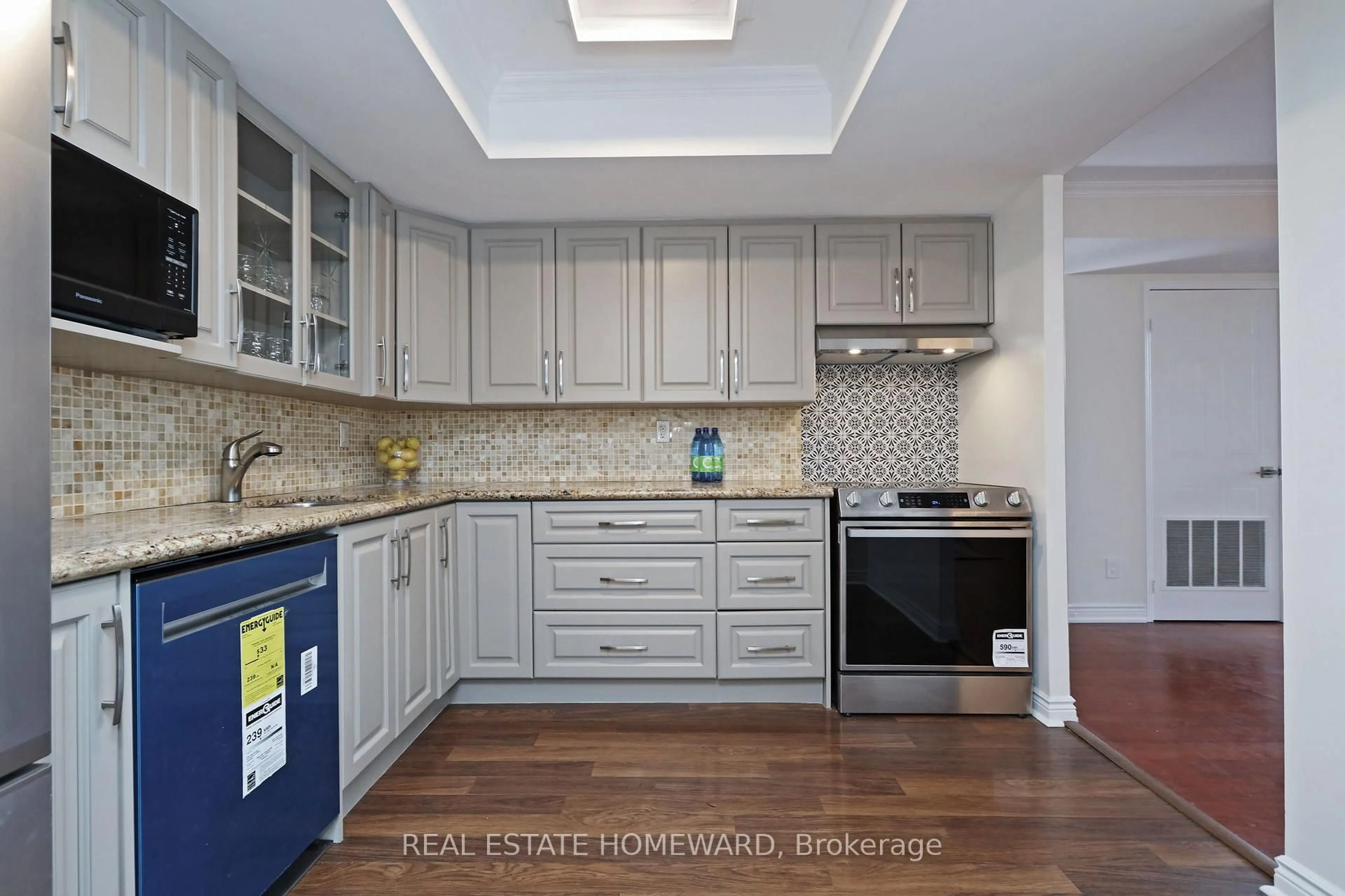 Open concept kitchen, ceramic/tile floor for 1093 Kingston Rd #411, Toronto Ontario M1N 4E2