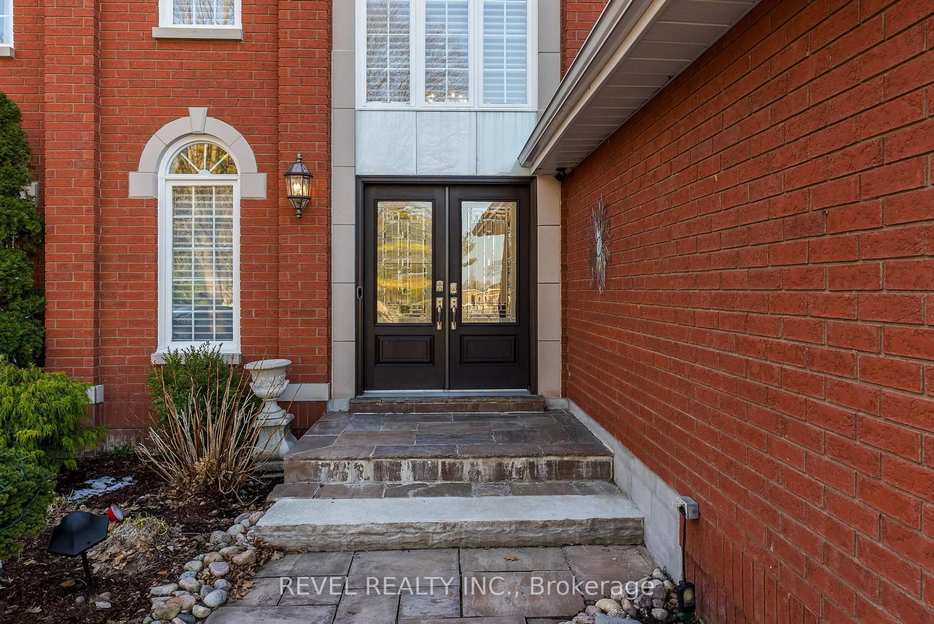 Indoor entryway for 1486 Ashwood Gate, Pickering Ontario L1V 6L1