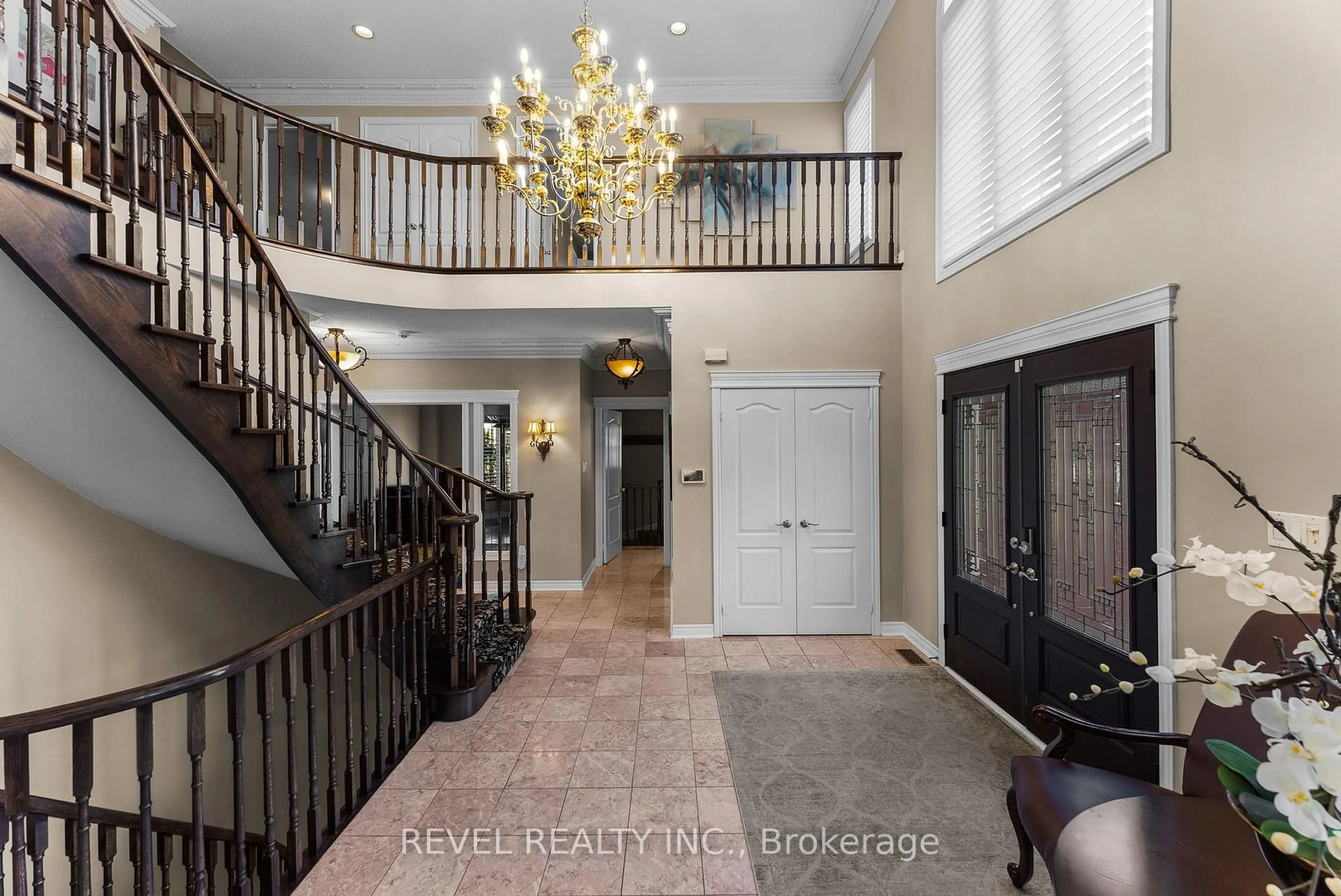Indoor foyer for 1486 Ashwood Gate, Pickering Ontario L1V 6L1