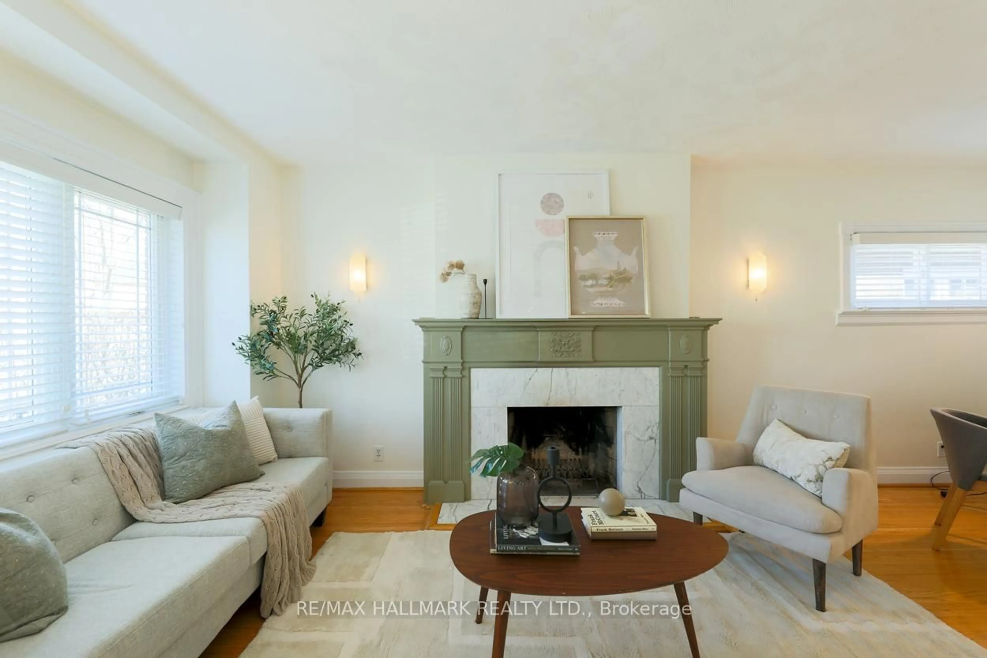 Living room with furniture, unknown for 105 Dunington Dr, Toronto Ontario M1N 3E4