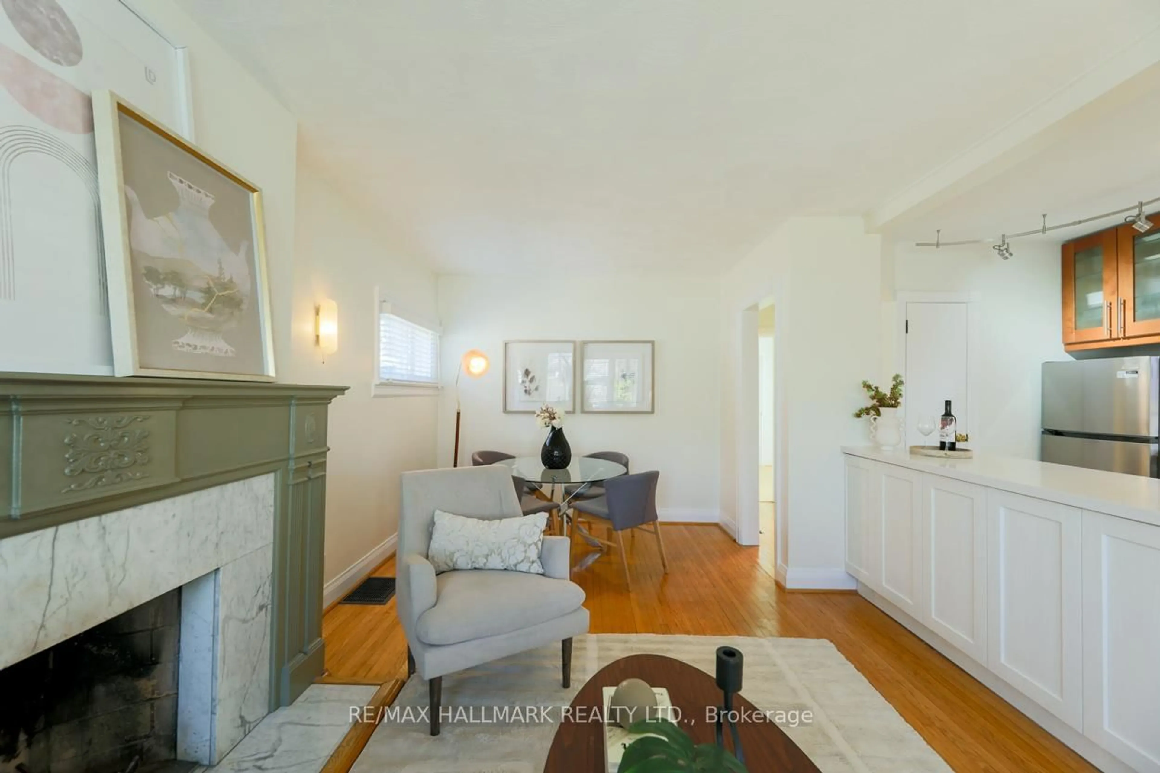 Living room with furniture, wood/laminate floor for 105 Dunington Dr, Toronto Ontario M1N 3E4