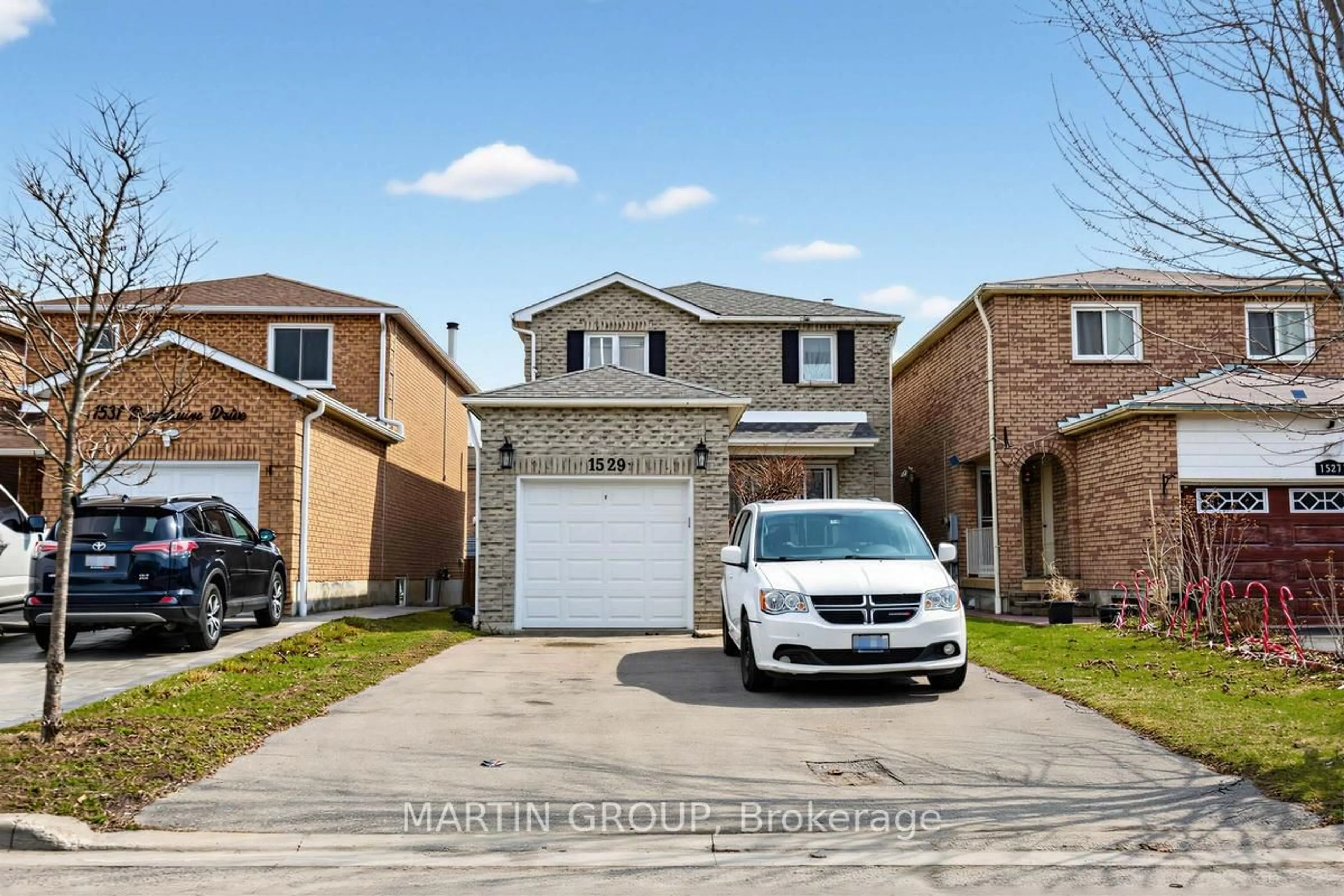 Home with brick exterior material, street for 1529 Beechlawn Dr, Pickering Ontario L1V 6E8