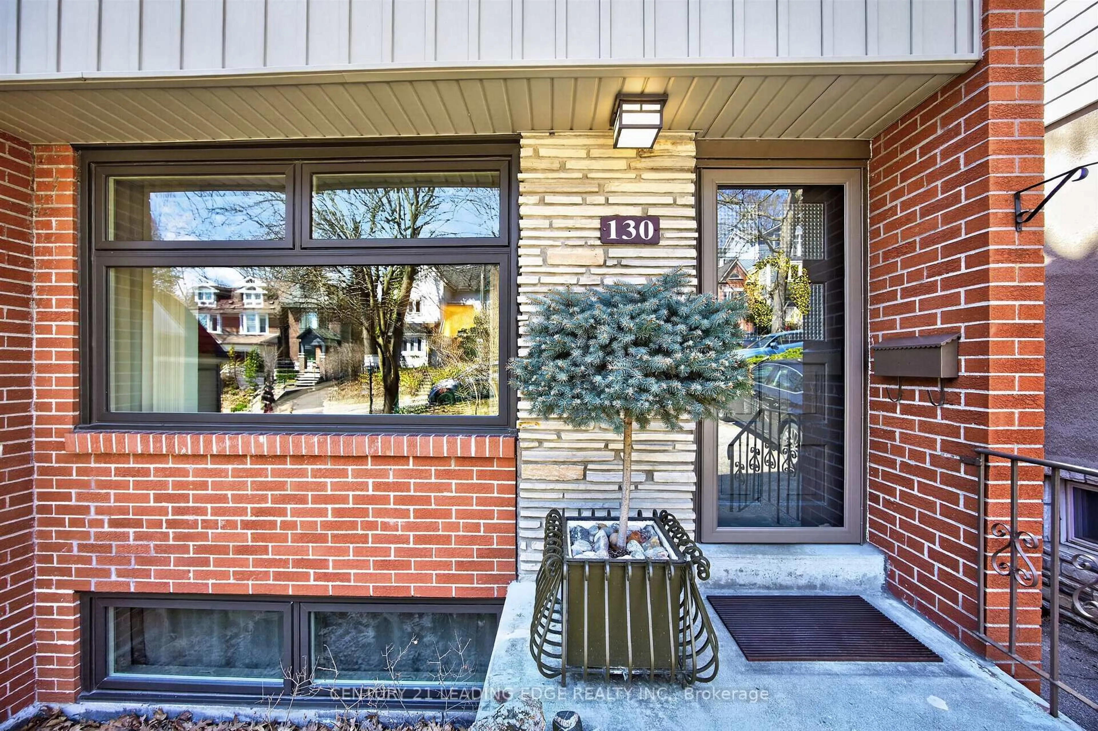 Indoor entryway for 130 Silver Birch Ave, Toronto Ontario M4E 3L4