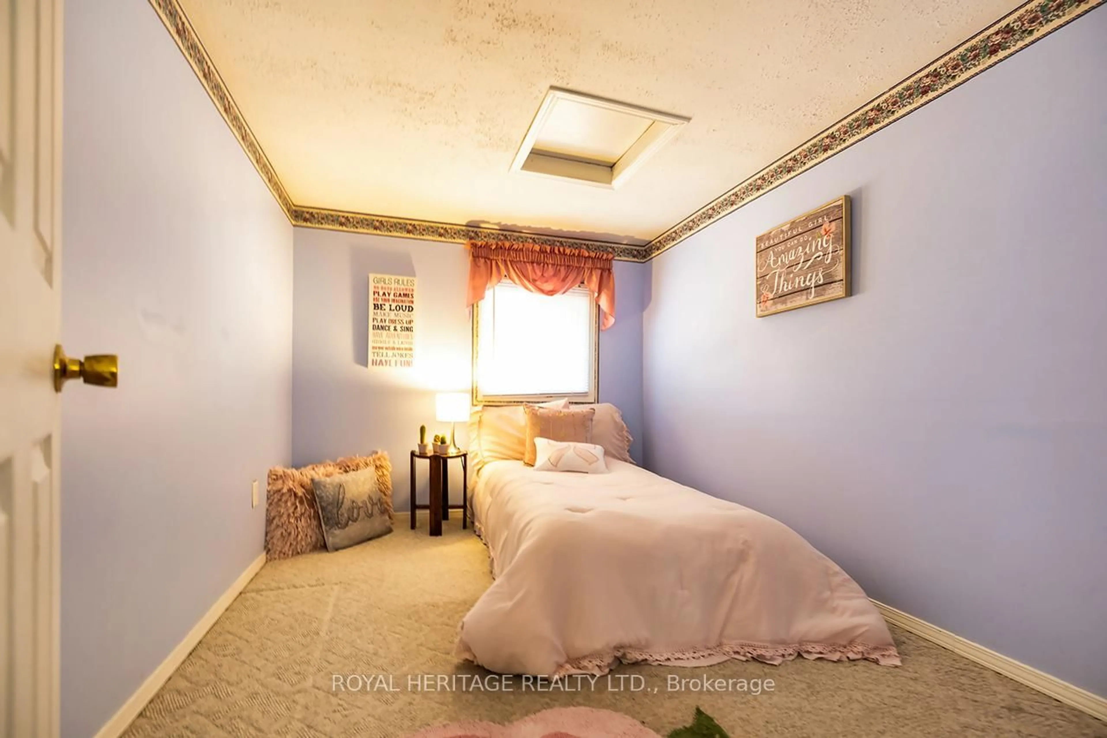 A pic of a room for 31 Thames Dr, Whitby Ontario L1R 2M2