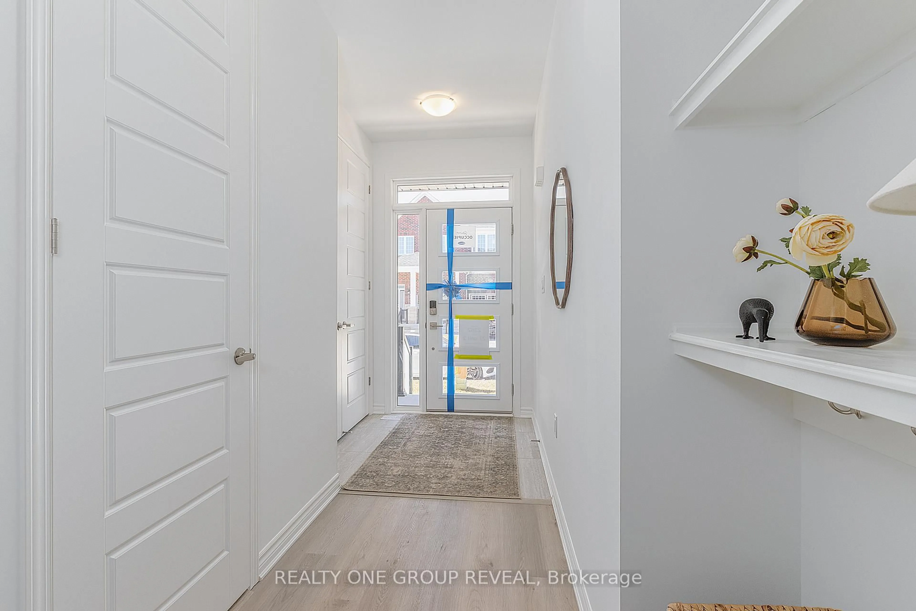 Indoor entryway for 3383 Salt Springs Dr, Pickering Ontario L1X 0T3