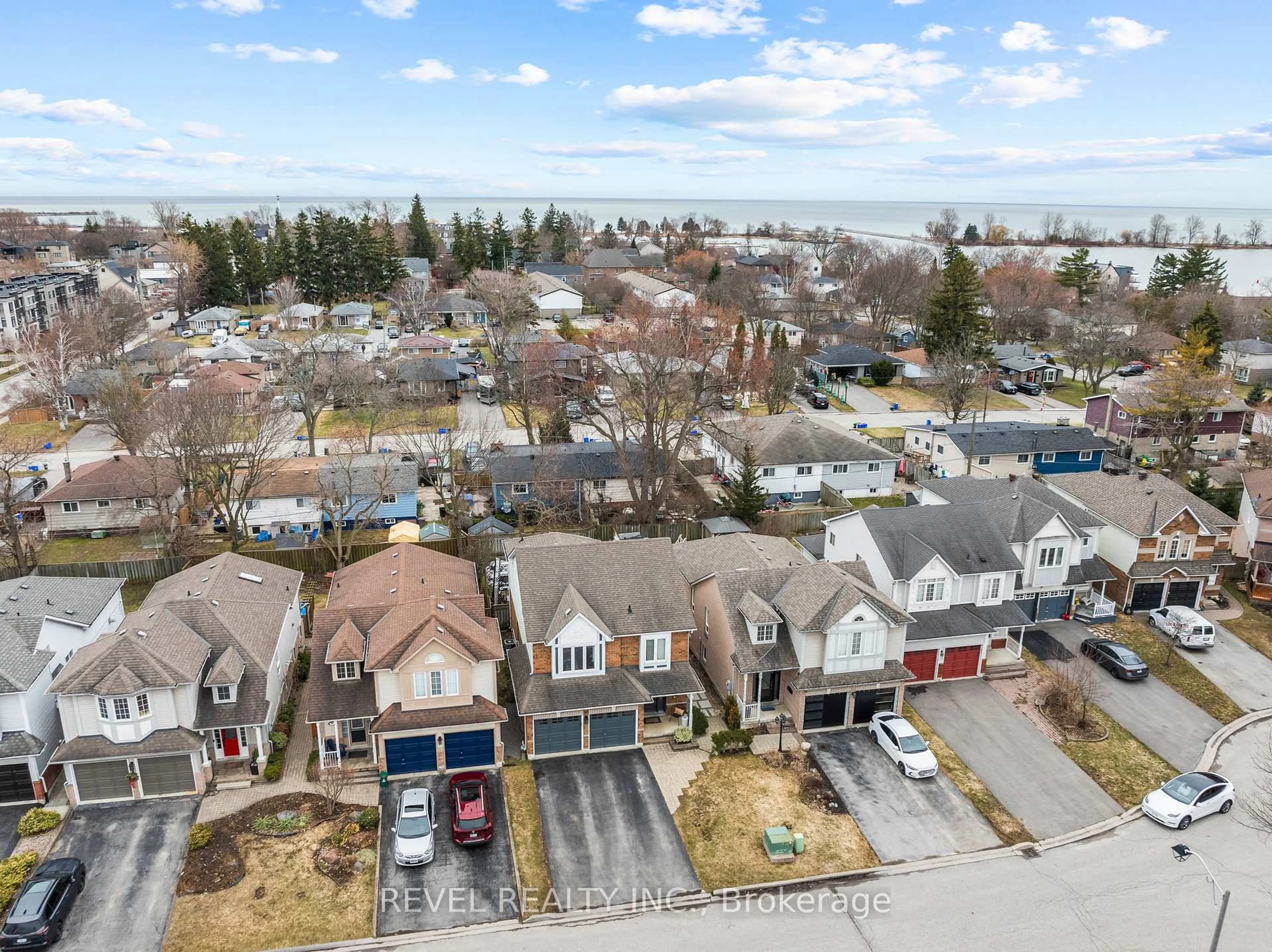 A pic from outside/outdoor area/front of a property/back of a property/a pic from drone, street for 1211 Monica Cook Pl, Pickering Ontario L1W 4A4