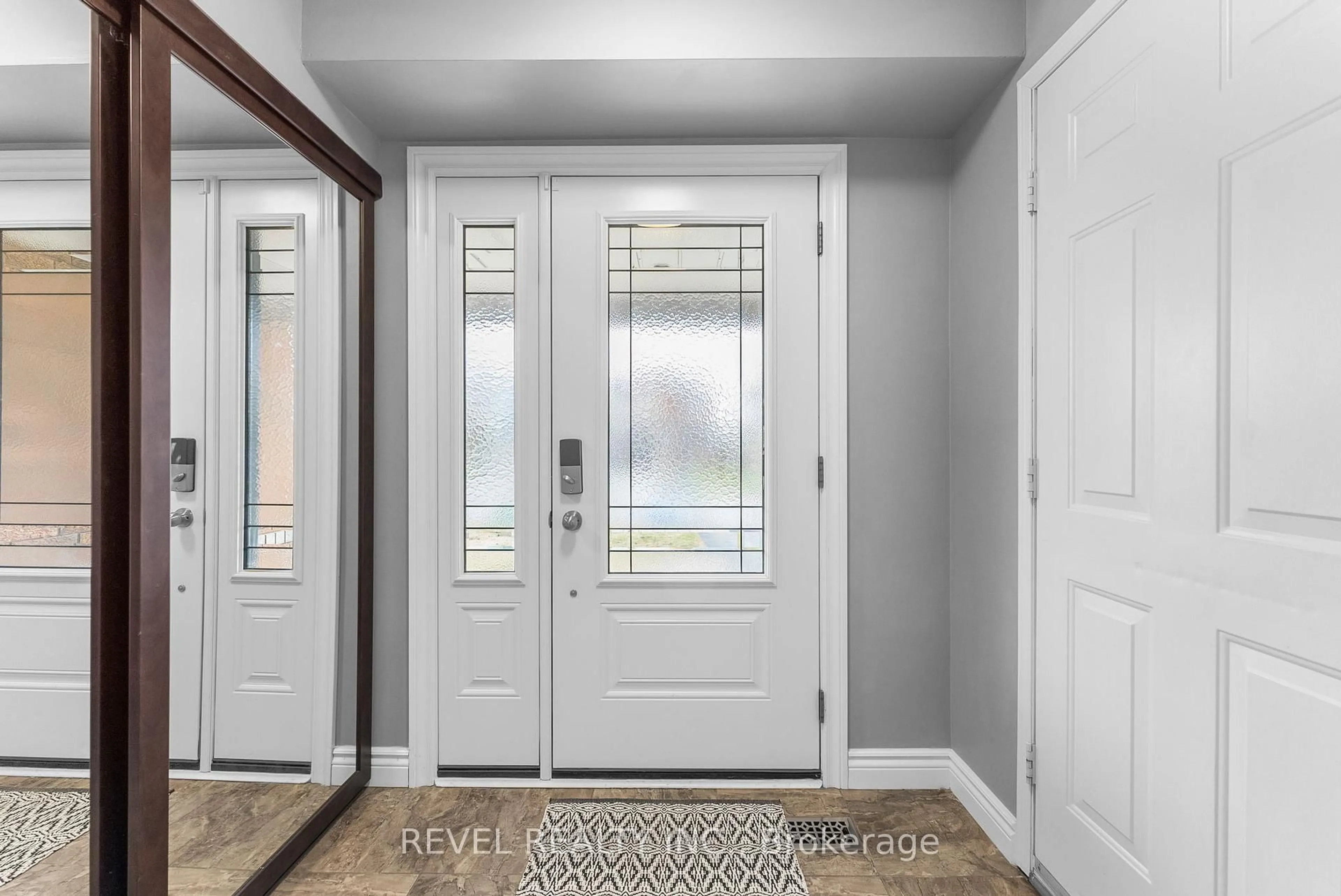 Indoor entryway for 1211 Monica Cook Pl, Pickering Ontario L1W 4A4