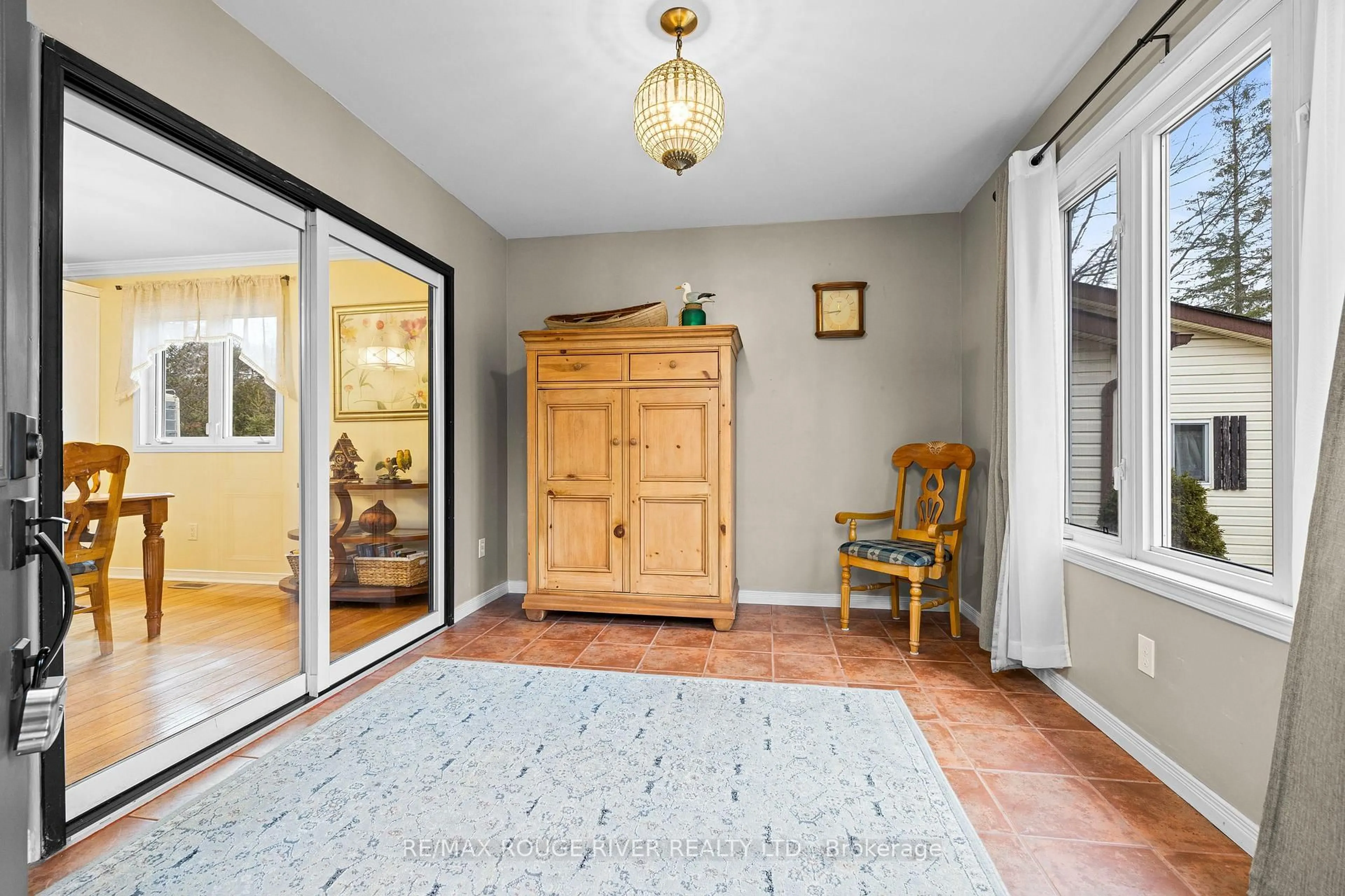 Indoor entryway for 10126 Longsault Rd #14, Clarington Ontario L0B 1J0