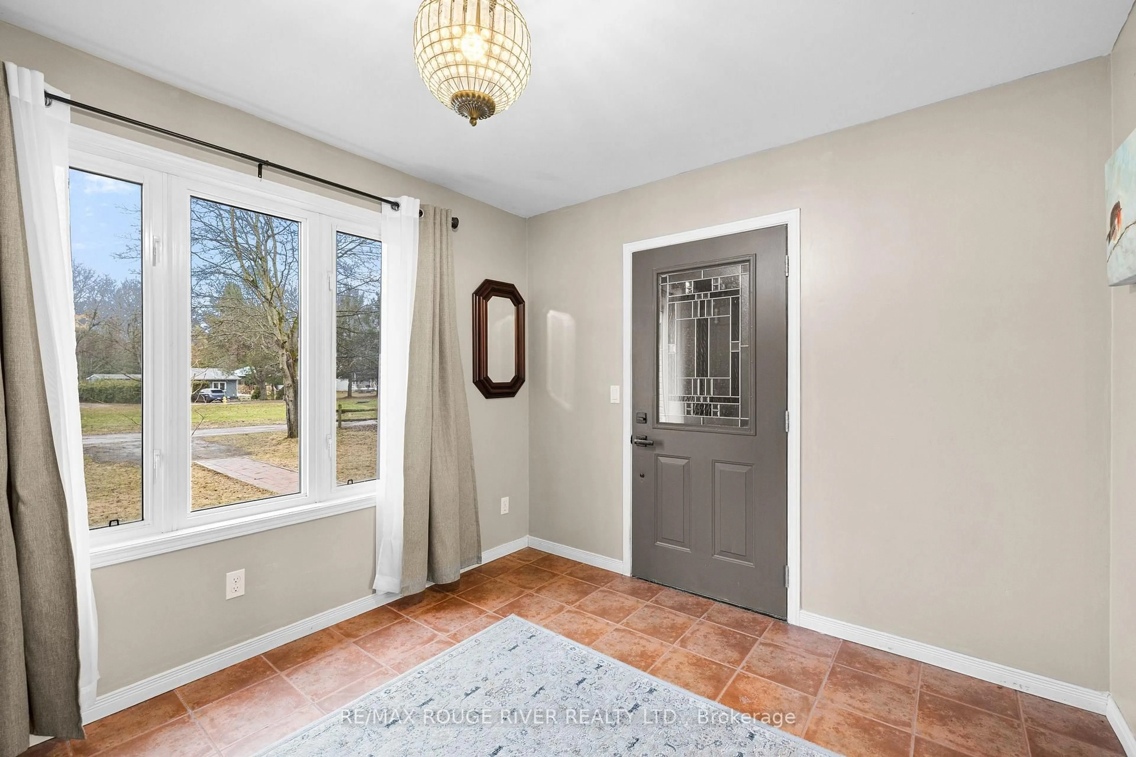 Indoor entryway for 10126 Longsault Rd #14, Clarington Ontario L0B 1J0