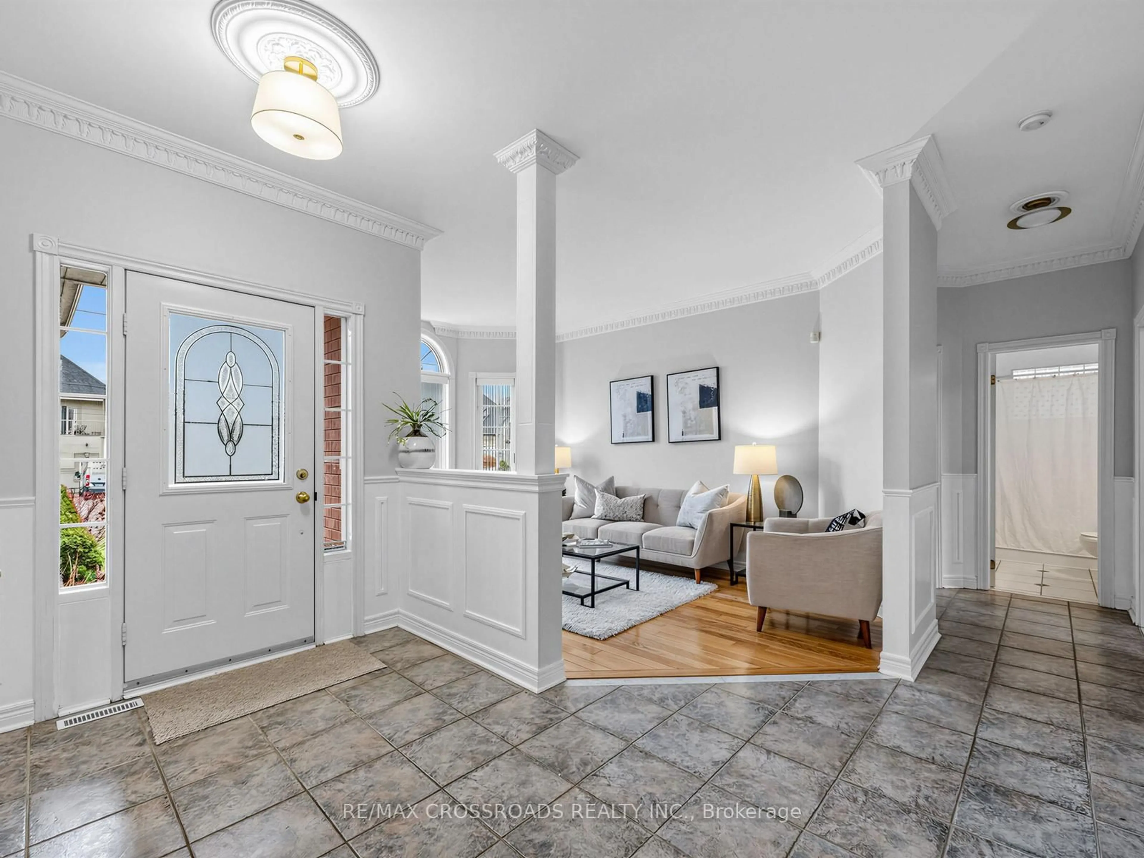 Indoor entryway for 484 Poplar Ave, Ajax Ontario L1S 1E8