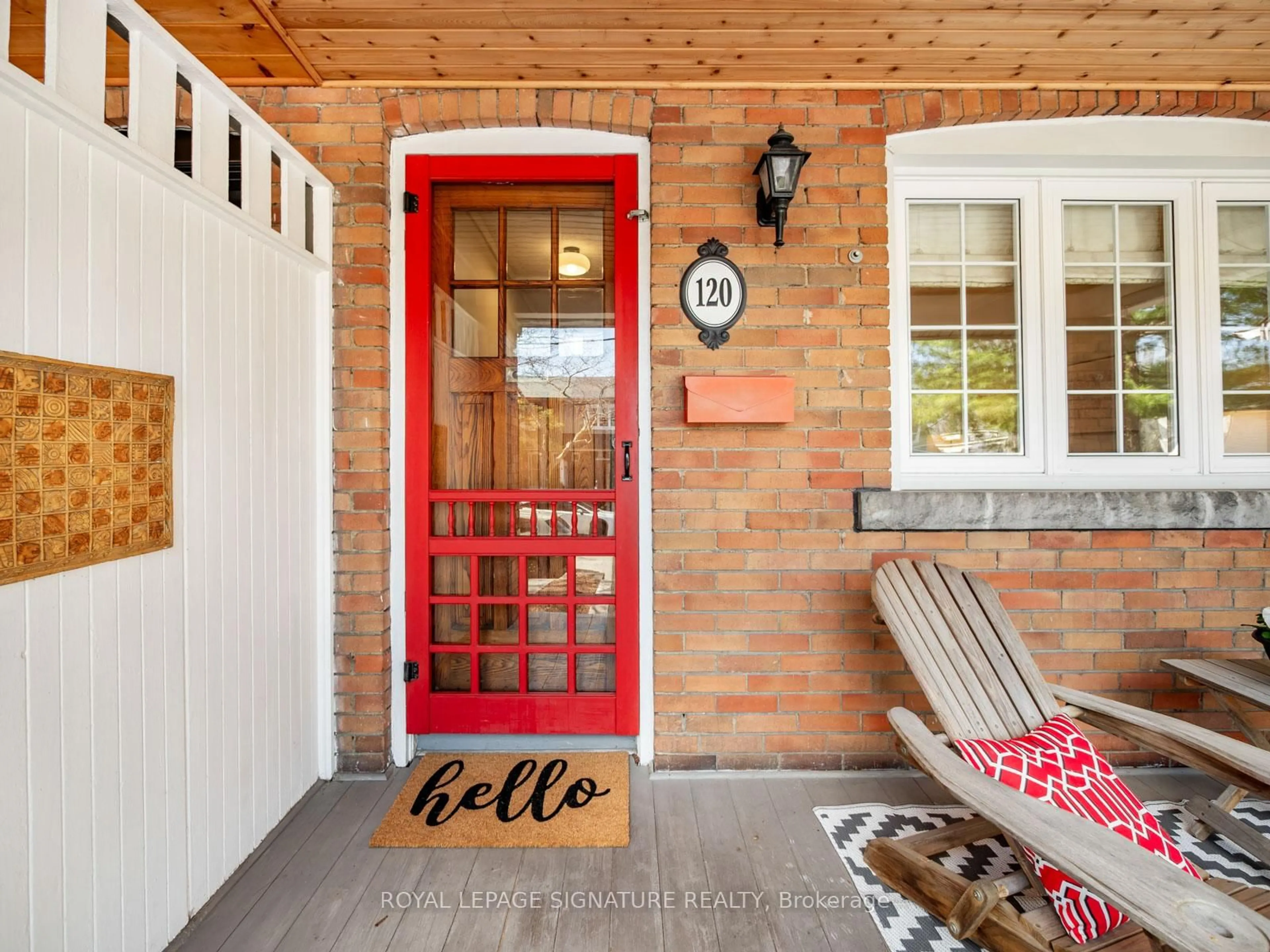 Indoor entryway for 120 Hollywood Cres, Toronto Ontario M4L 2K6
