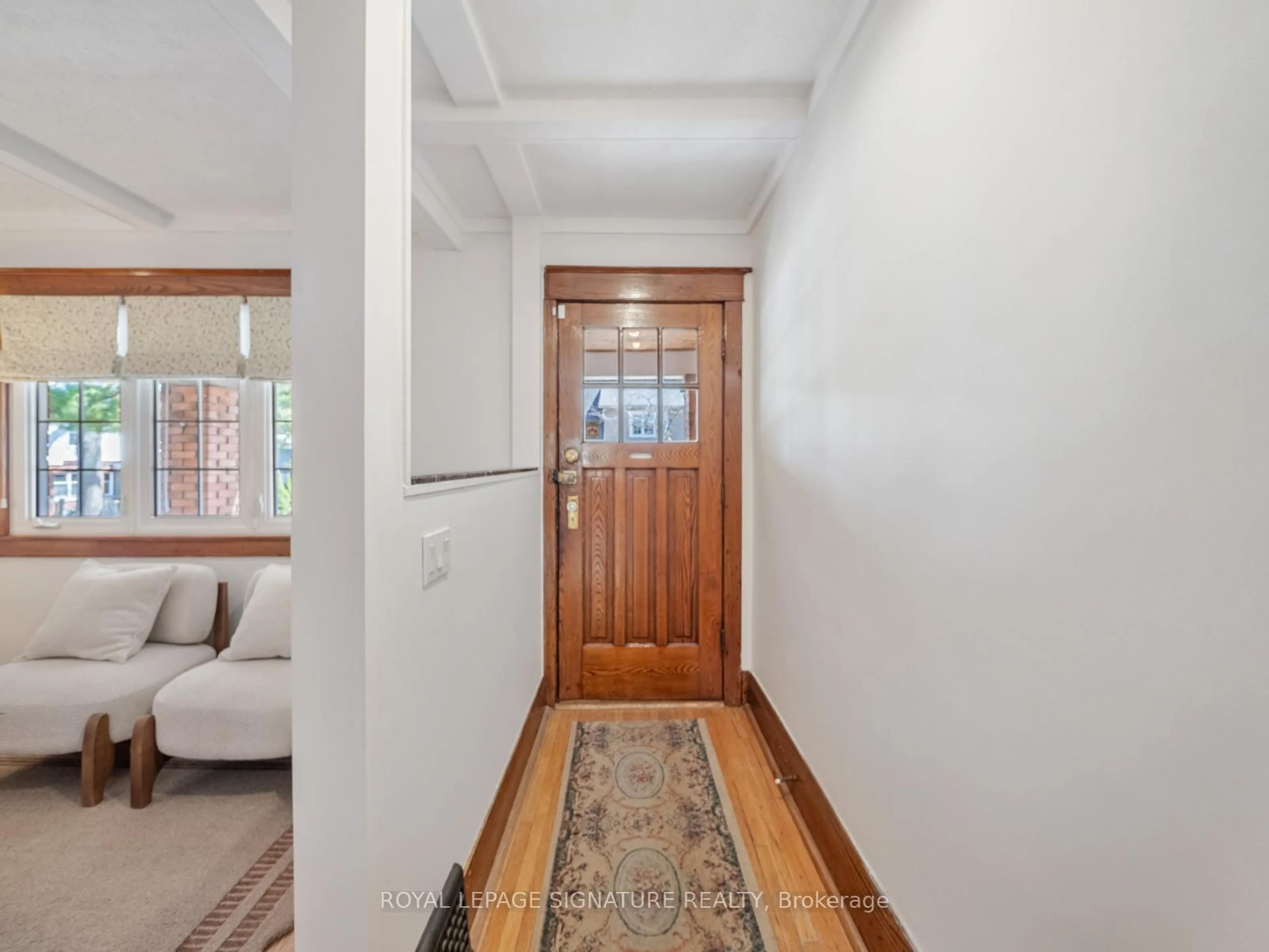 Indoor entryway for 120 Hollywood Cres, Toronto Ontario M4L 2K6