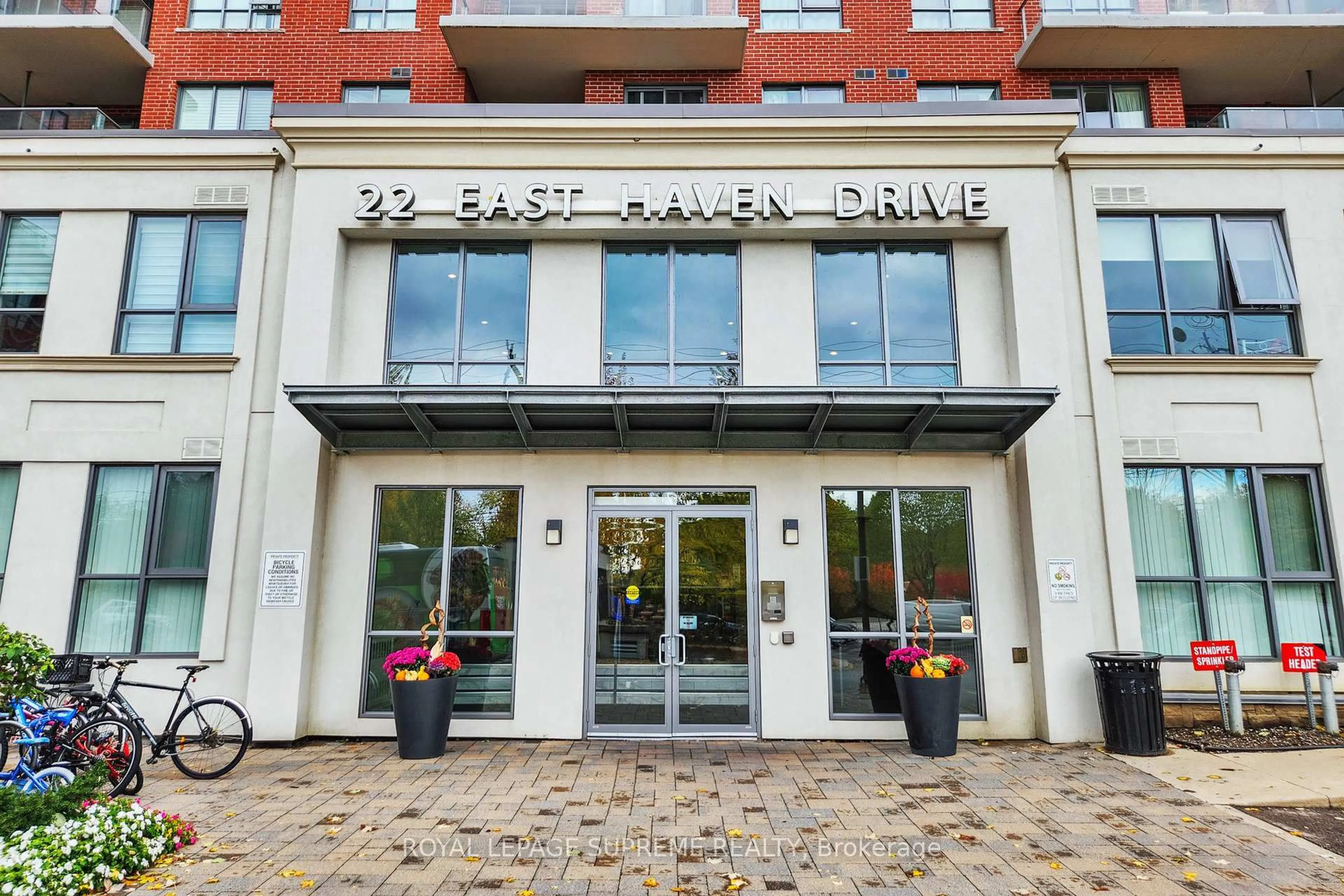 Indoor foyer for 22 East Haven Dr #606, Toronto Ontario M1N 0B4