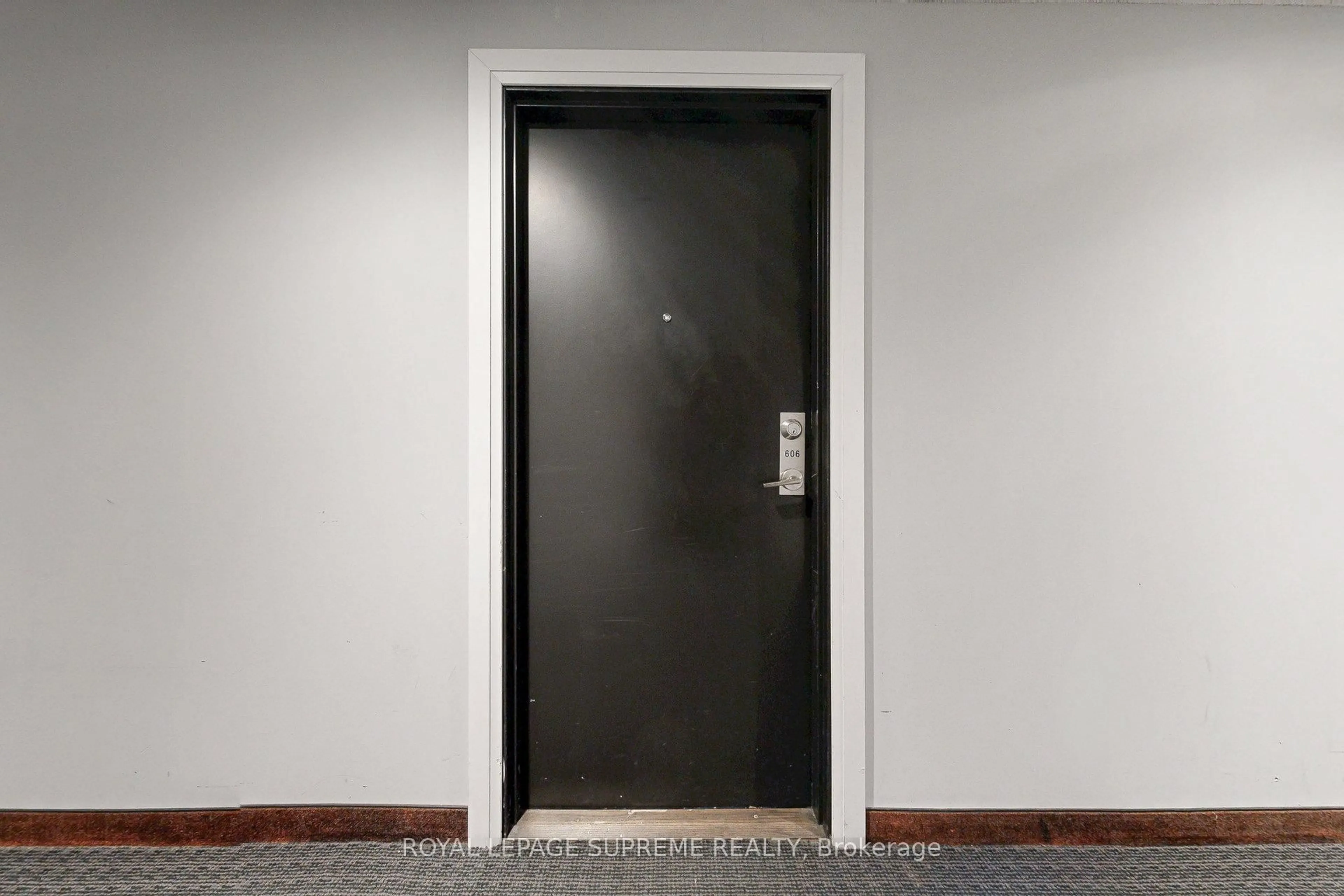 Indoor foyer for 22 East Haven Dr #606, Toronto Ontario M1N 0B4