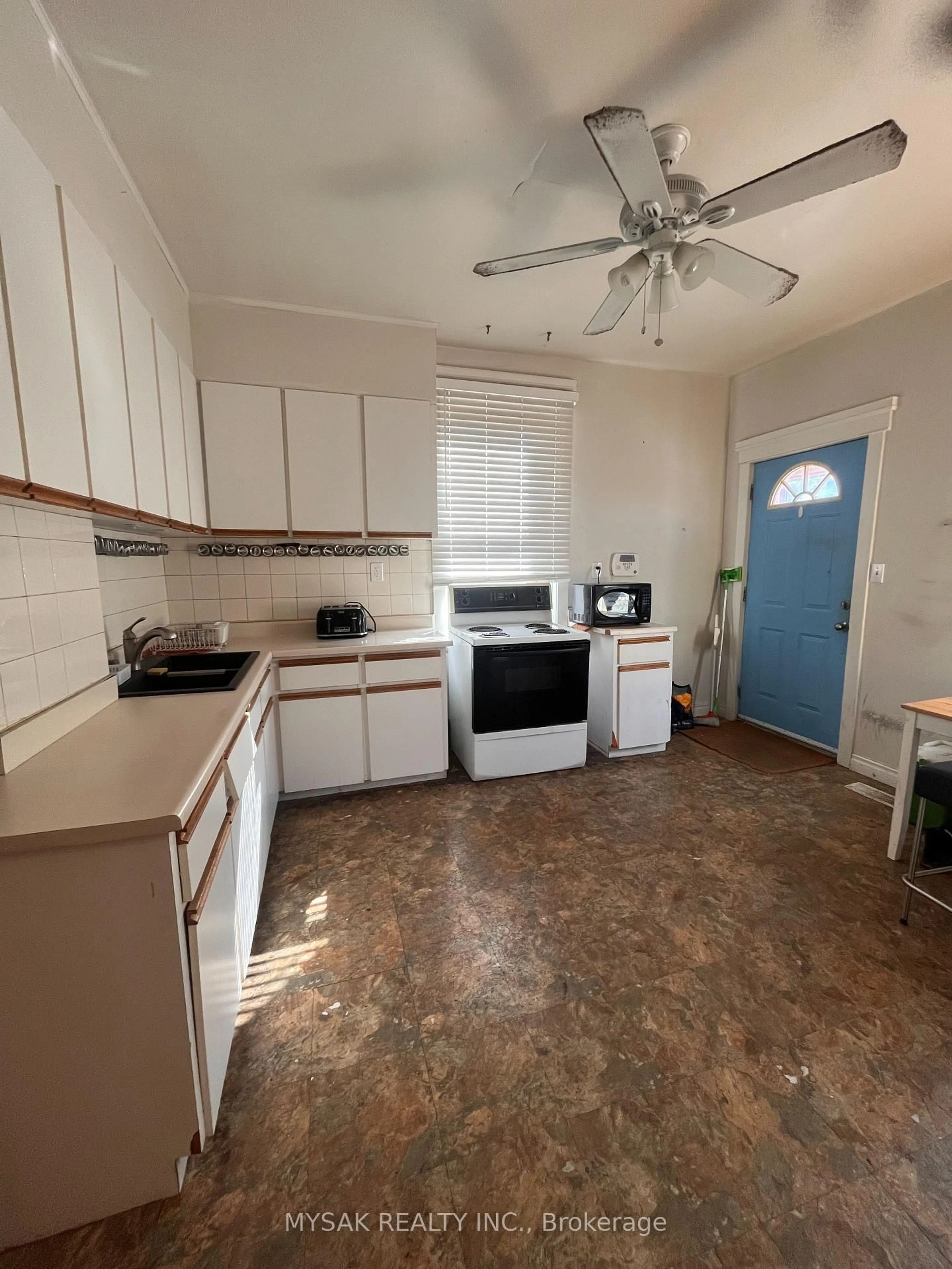 Standard kitchen, unknown for 269 Sammon Ave, Toronto Ontario M4J 1Z8