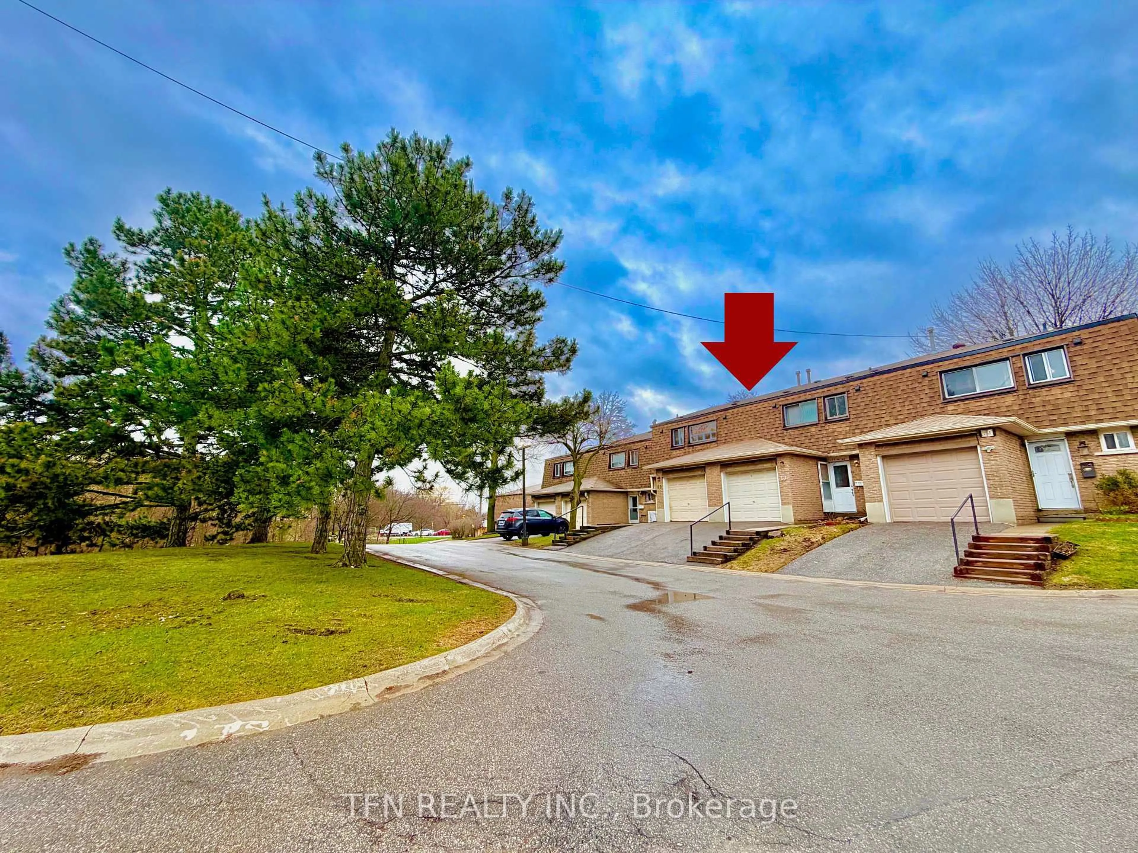 A pic from outside/outdoor area/front of a property/back of a property/a pic from drone, street for 121 L'amoreaux Dr #67, Toronto Ontario M1W 2J9