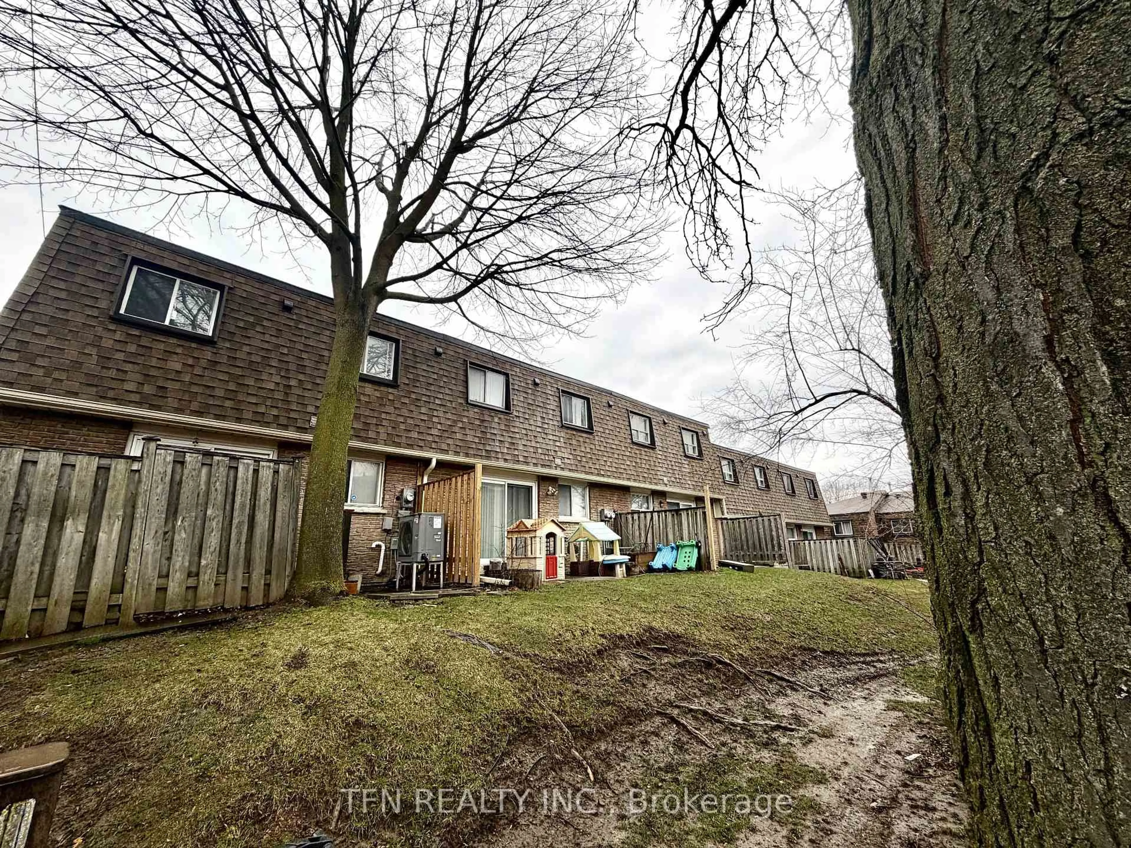 A pic from outside/outdoor area/front of a property/back of a property/a pic from drone, street for 121 L'amoreaux Dr #67, Toronto Ontario M1W 2J9