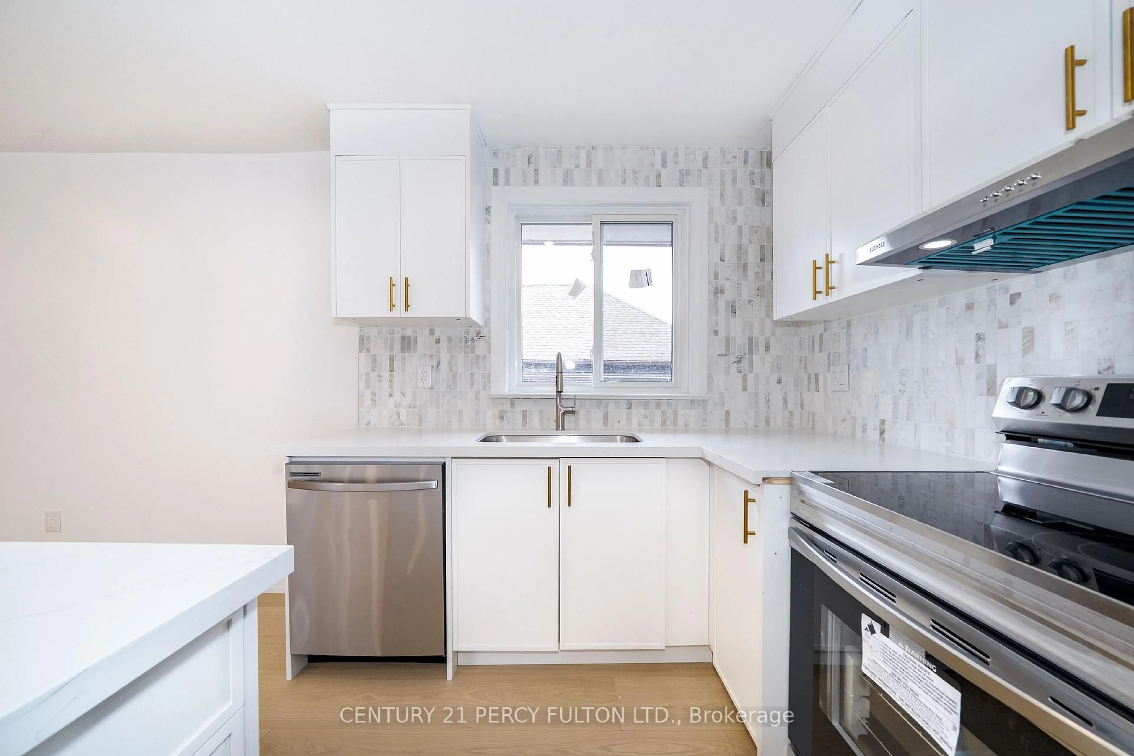 Standard kitchen, ceramic/tile floor for 49 Amiens Rd, Toronto Ontario M1E 3S7