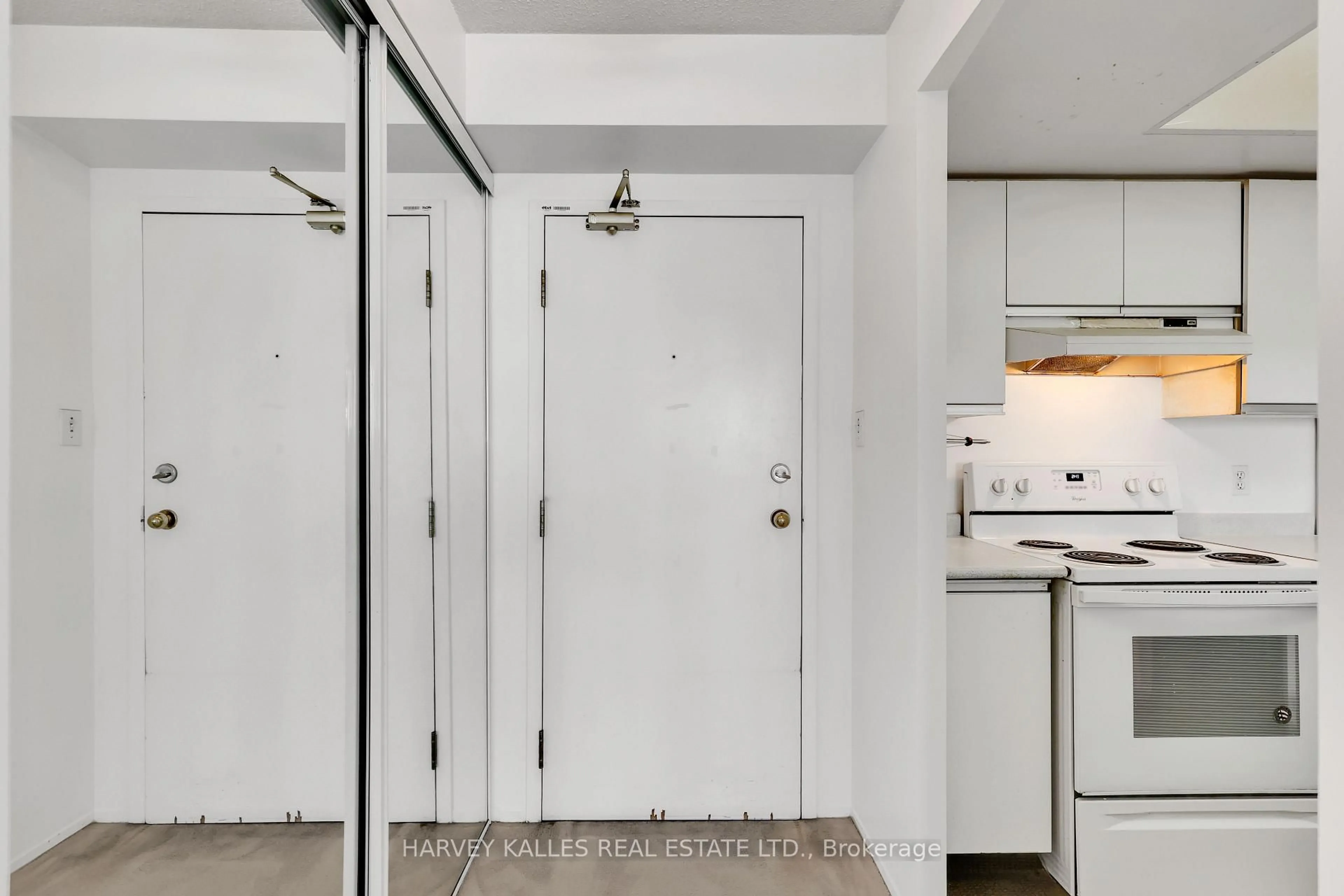 Indoor entryway for 1470 Midland Ave #609, Toronto Ontario M1P 4Z4