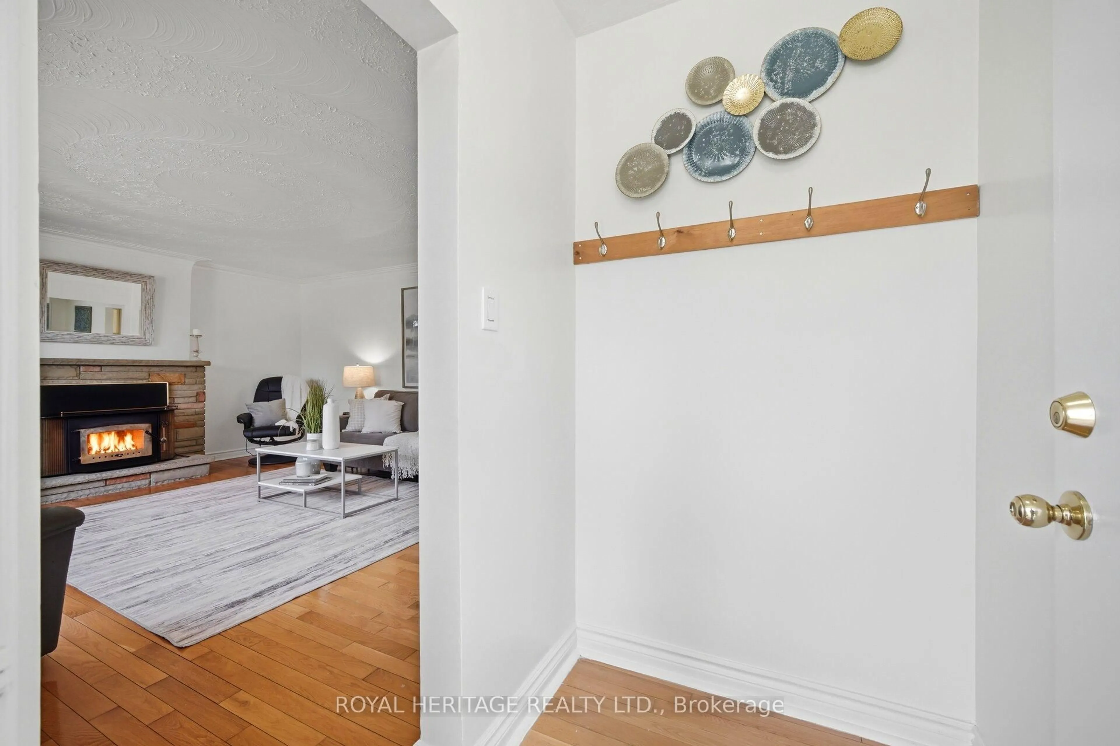 Indoor entryway for 45 Andrew Ave, Toronto Ontario M1M 3H1