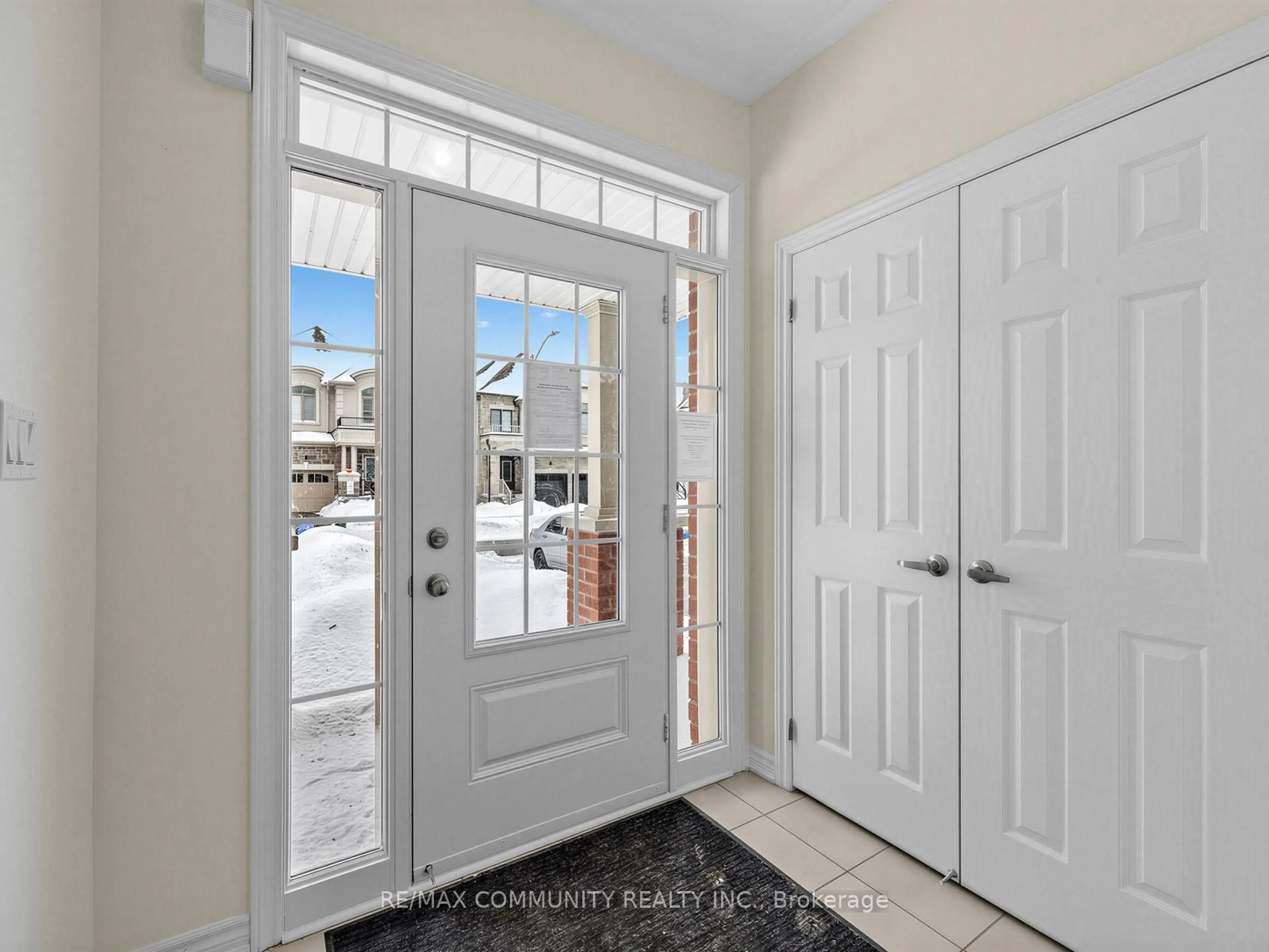 Indoor entryway for 1222 Shankel Rd, Oshawa Ontario L1K 3G2