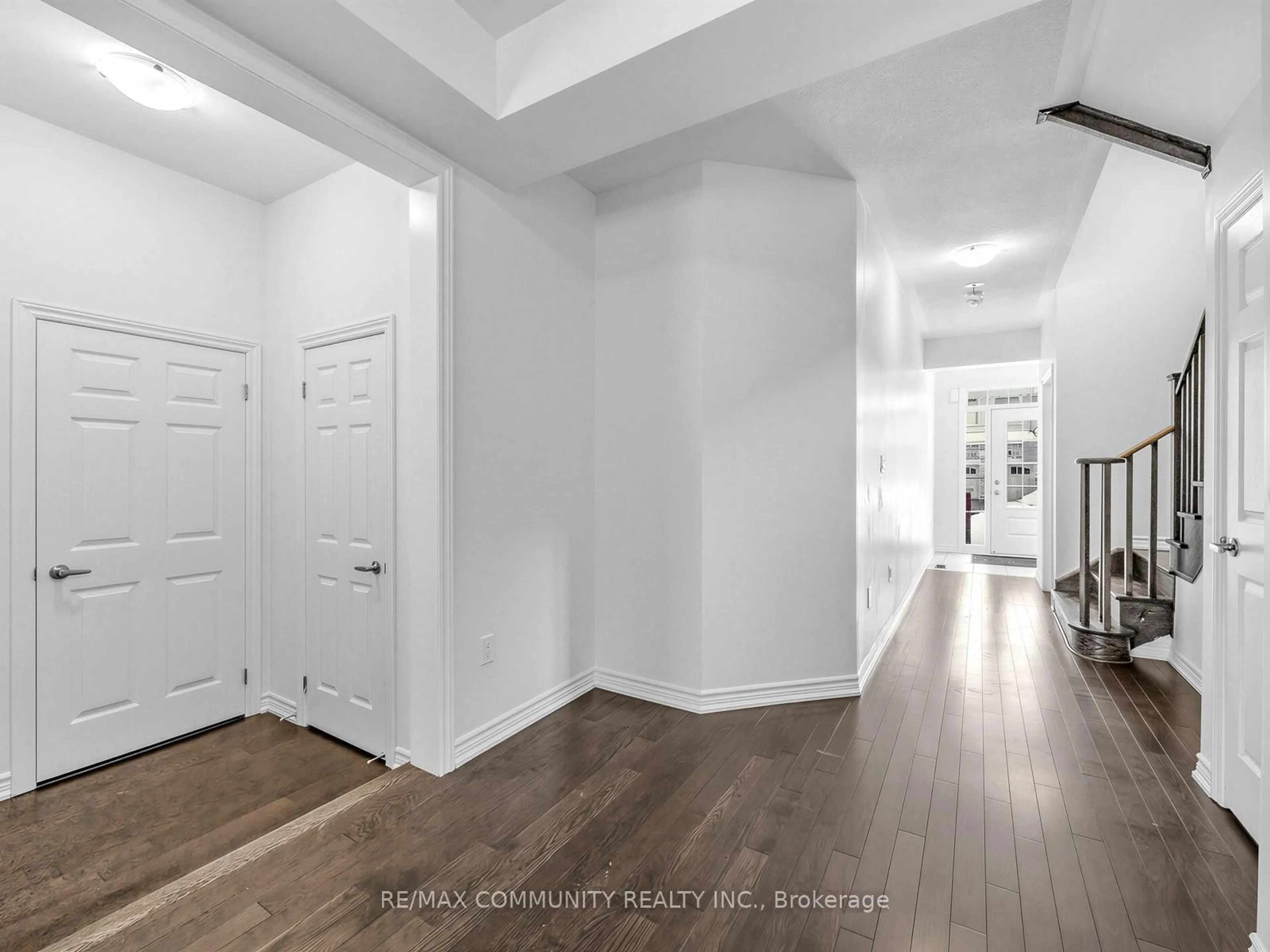 Indoor entryway for 1222 Shankel Rd, Oshawa Ontario L1K 3G2