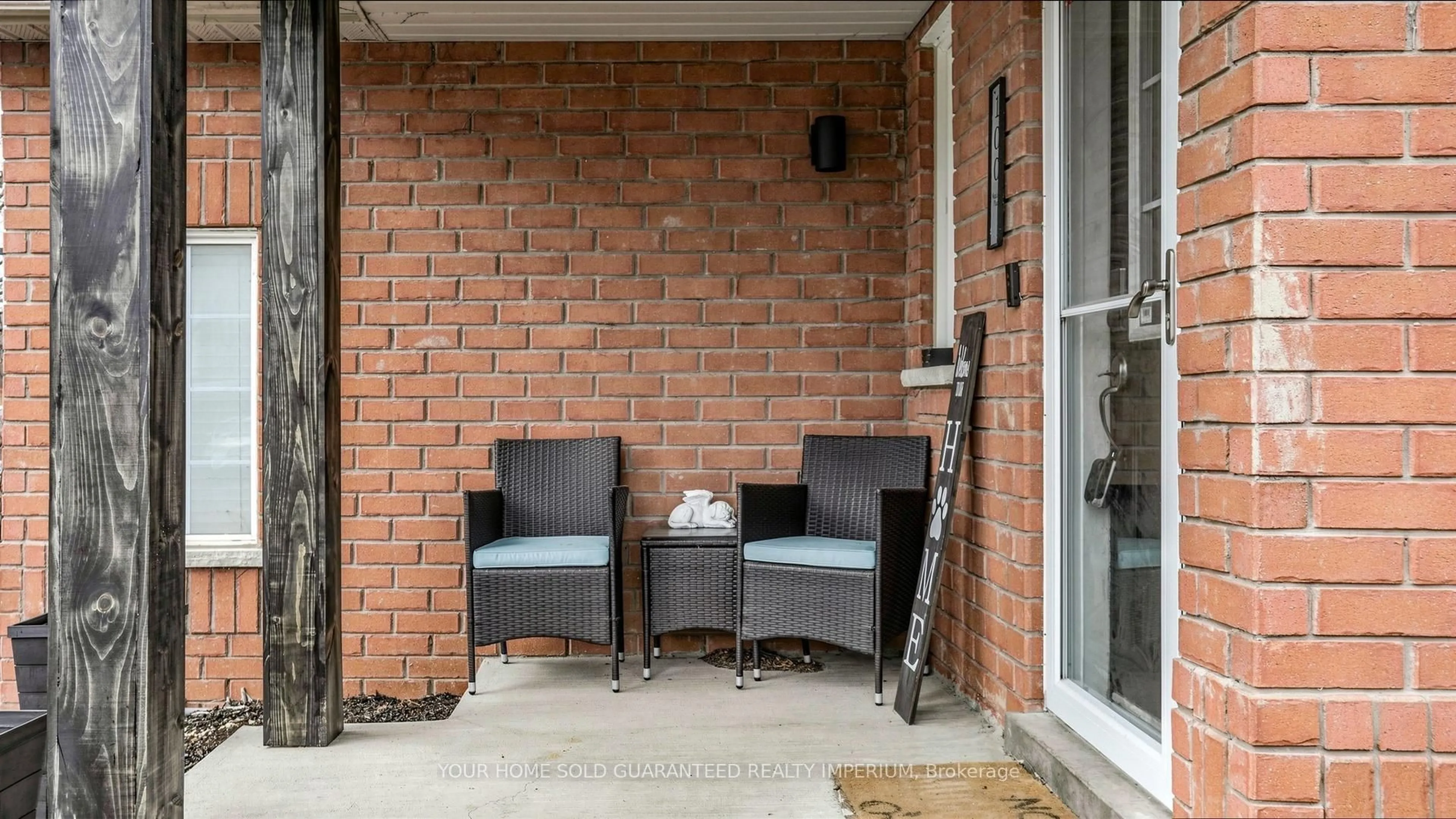 Patio, street for 100 Madden Pl, Clarington Ontario L1C 5K3
